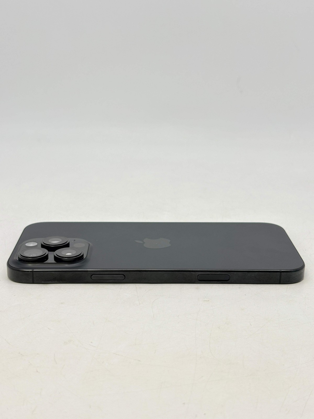 Unlocked Apple iPhone 16 Pro Max 6.9″ A3084 BH90% 256GB Black Titanium