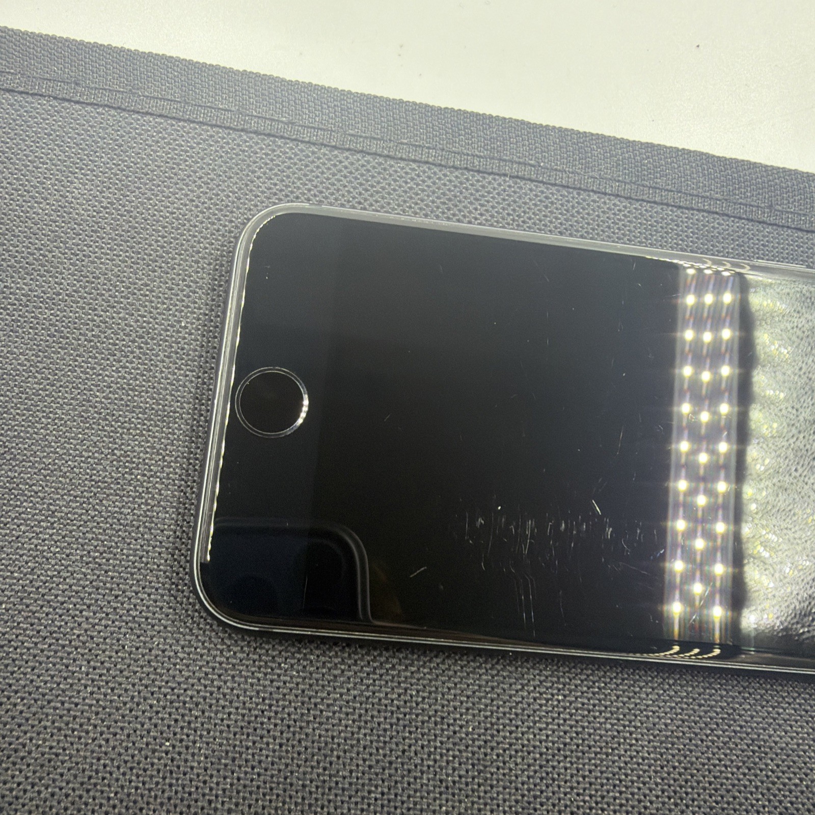 Apple iPhone 8 – 64GB – Gray – AT&T – A1905 – 91% Battery