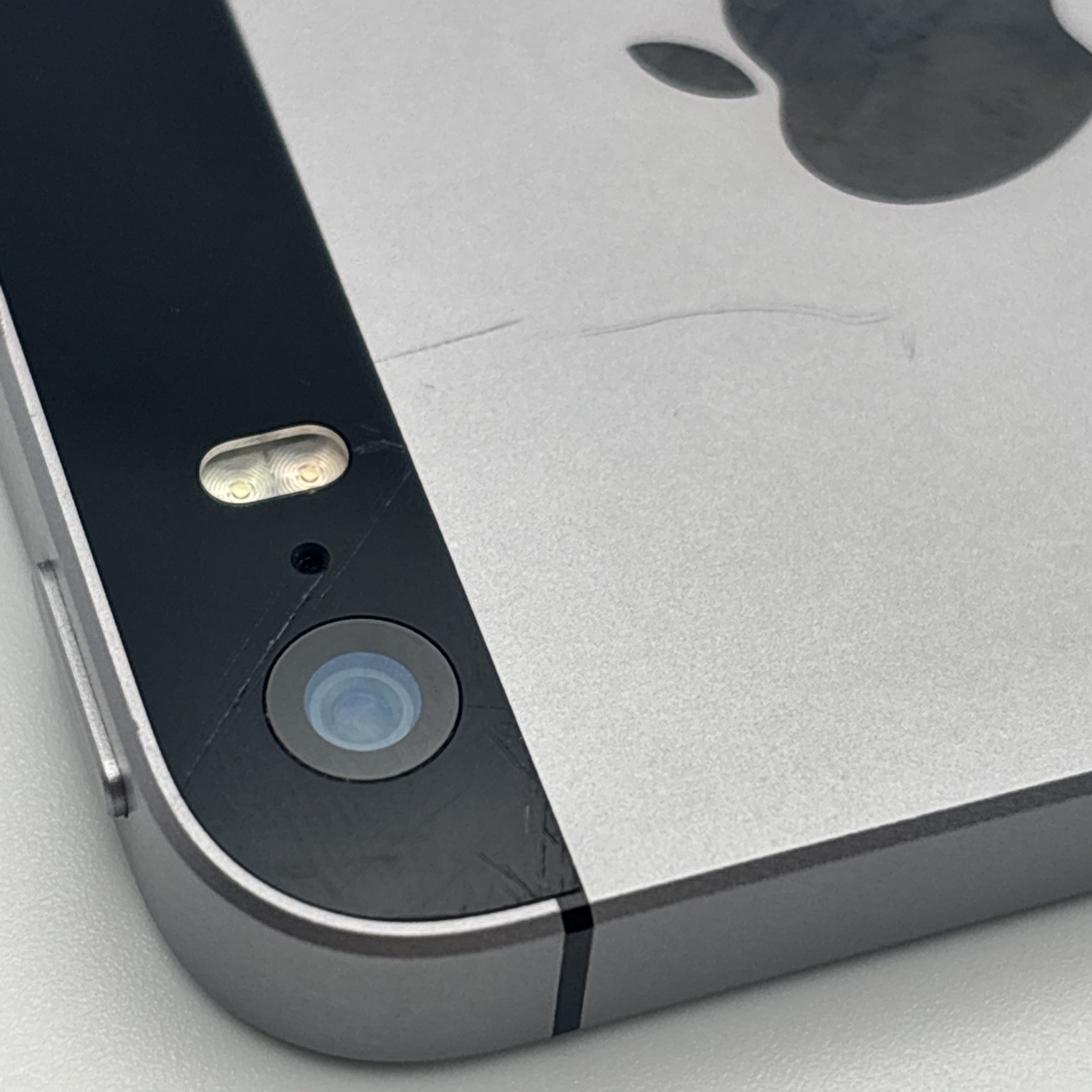 Apple iPhone SE Silver A1662 PASSCODE LOCK