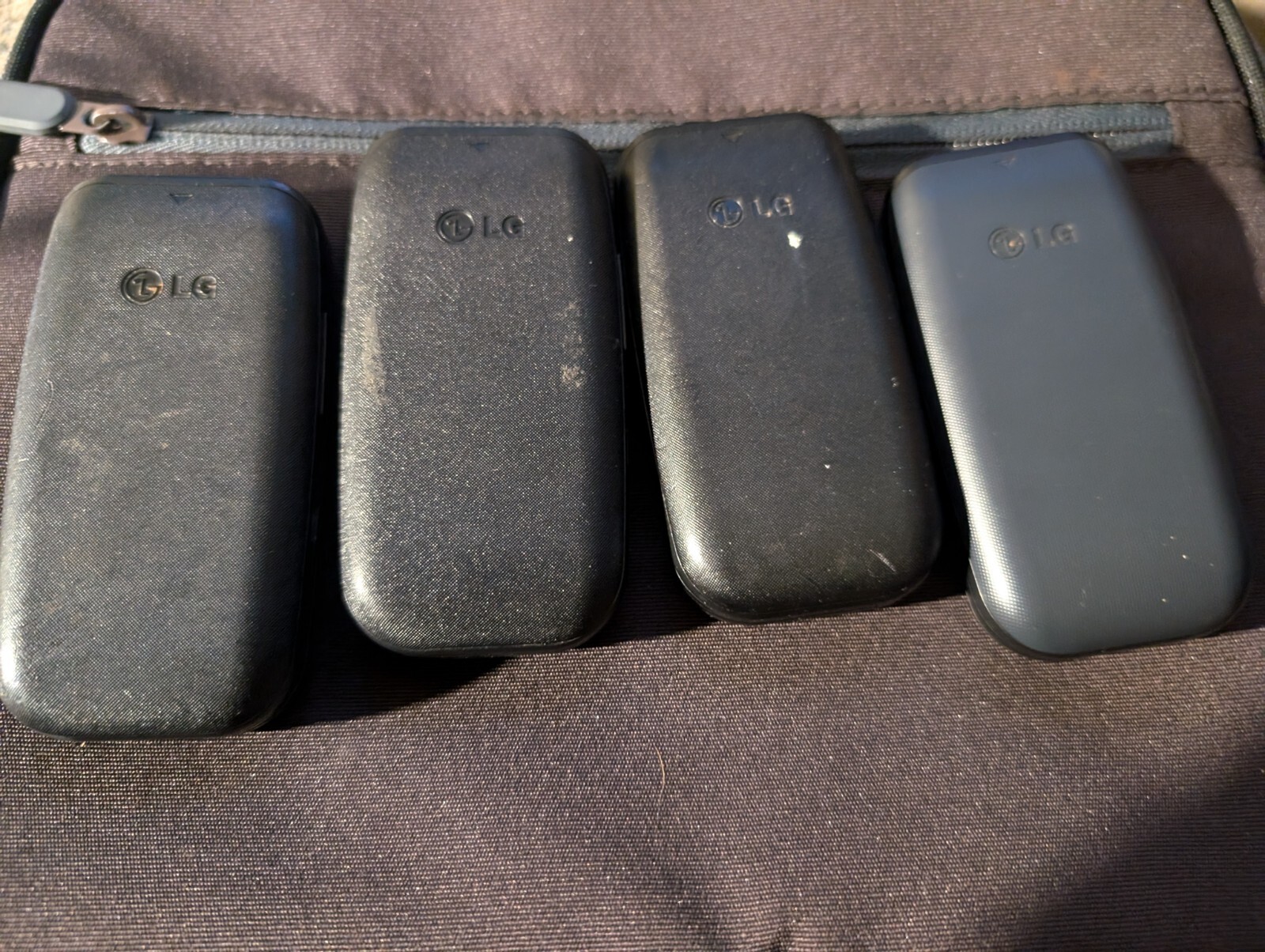 Lot Of 4 LG 440g Trac phones All Turn On Please Read
