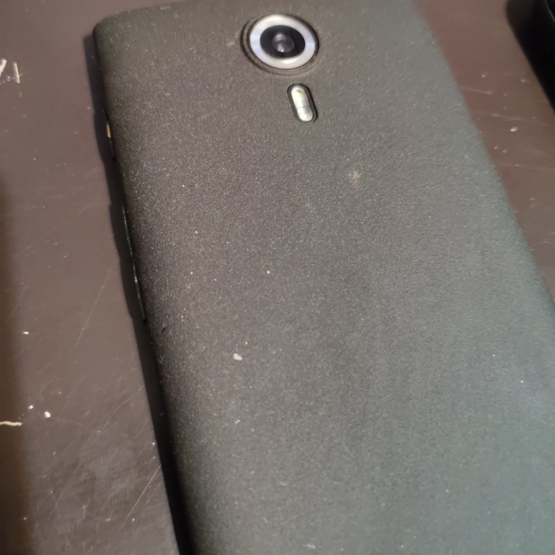 2 Unimax UMX Phones One Model U683CL, One Model U693CL For Parts/Repair *READ*