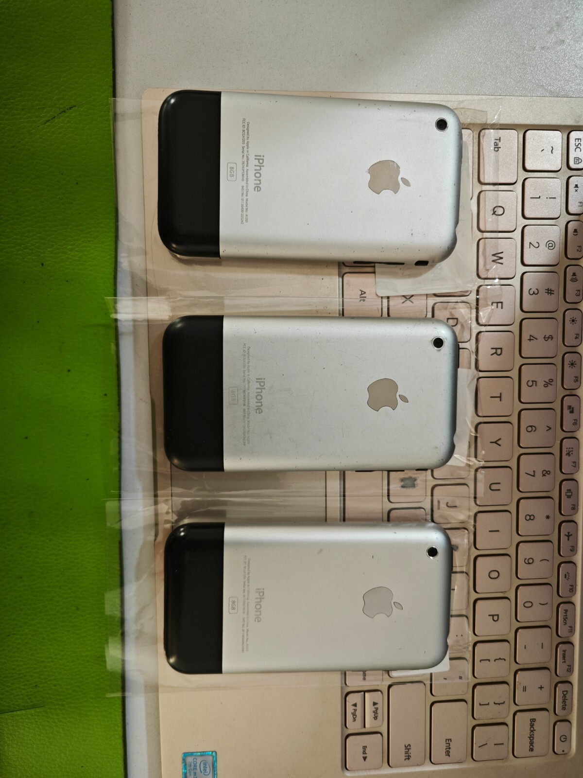 Apple iphone 1st Generation 8GB unlocked 2G GSM IOS 3 Very Good Condition