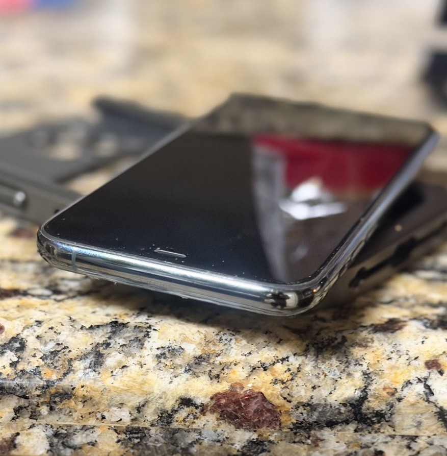 iPhone 11 Pro 512GB Midnight Green Unlocked Smartphone with Accessories:READ