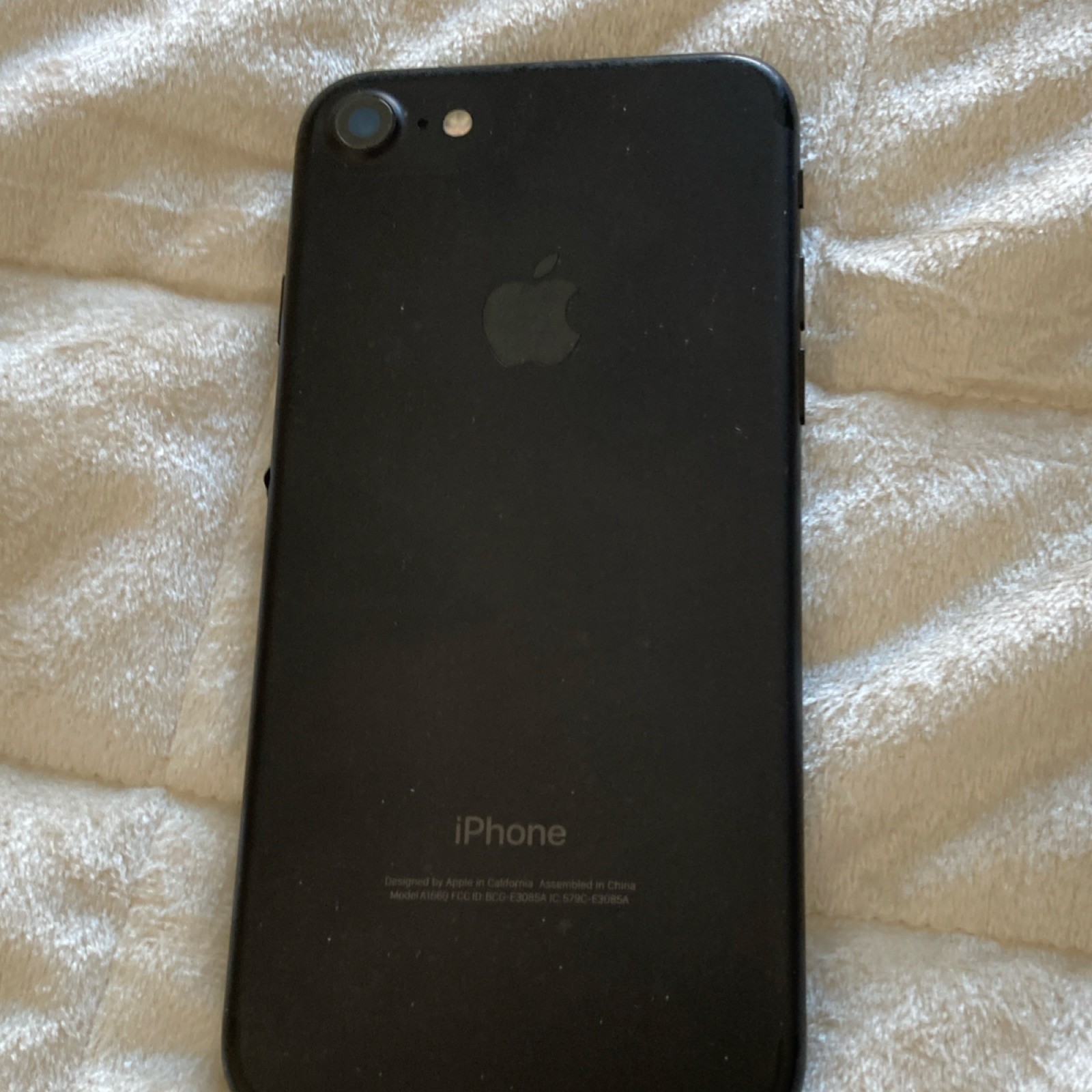 Apple iPhone 7 Black A1660, 12MP Camera, Wi-Fi, Bluetooth, Lightning, GPS