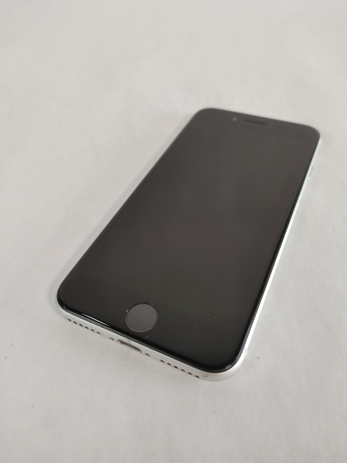 Apple iPhone SE (2020) A2275 64 GB iOS 26.5 (Wi-Fi + 4G) Unlocked
