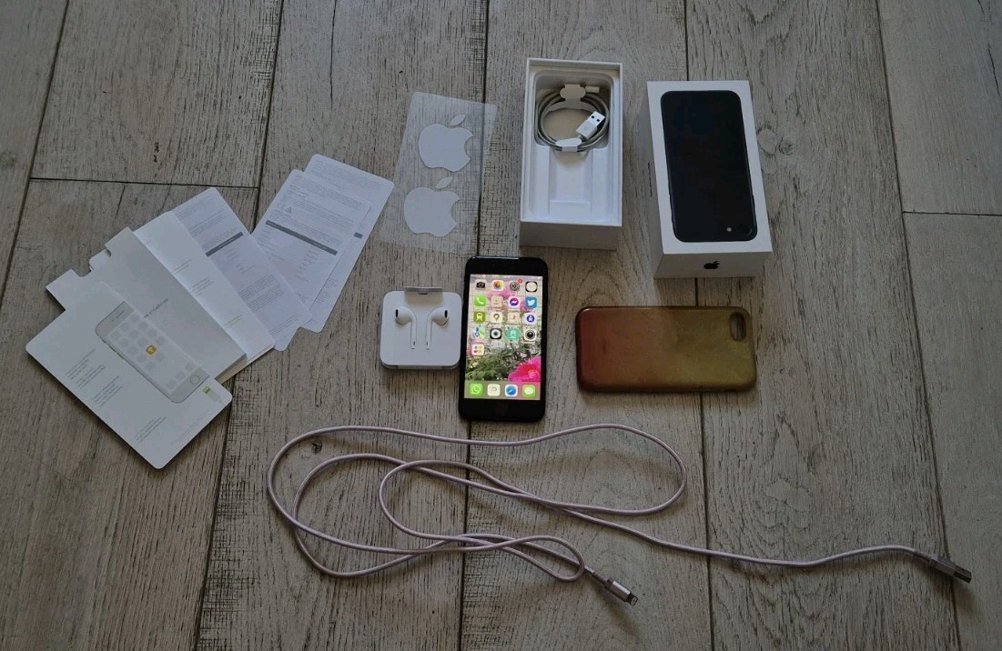 Apple iPhone 7 32GB Black Good Condition Battery Unlocked 80%