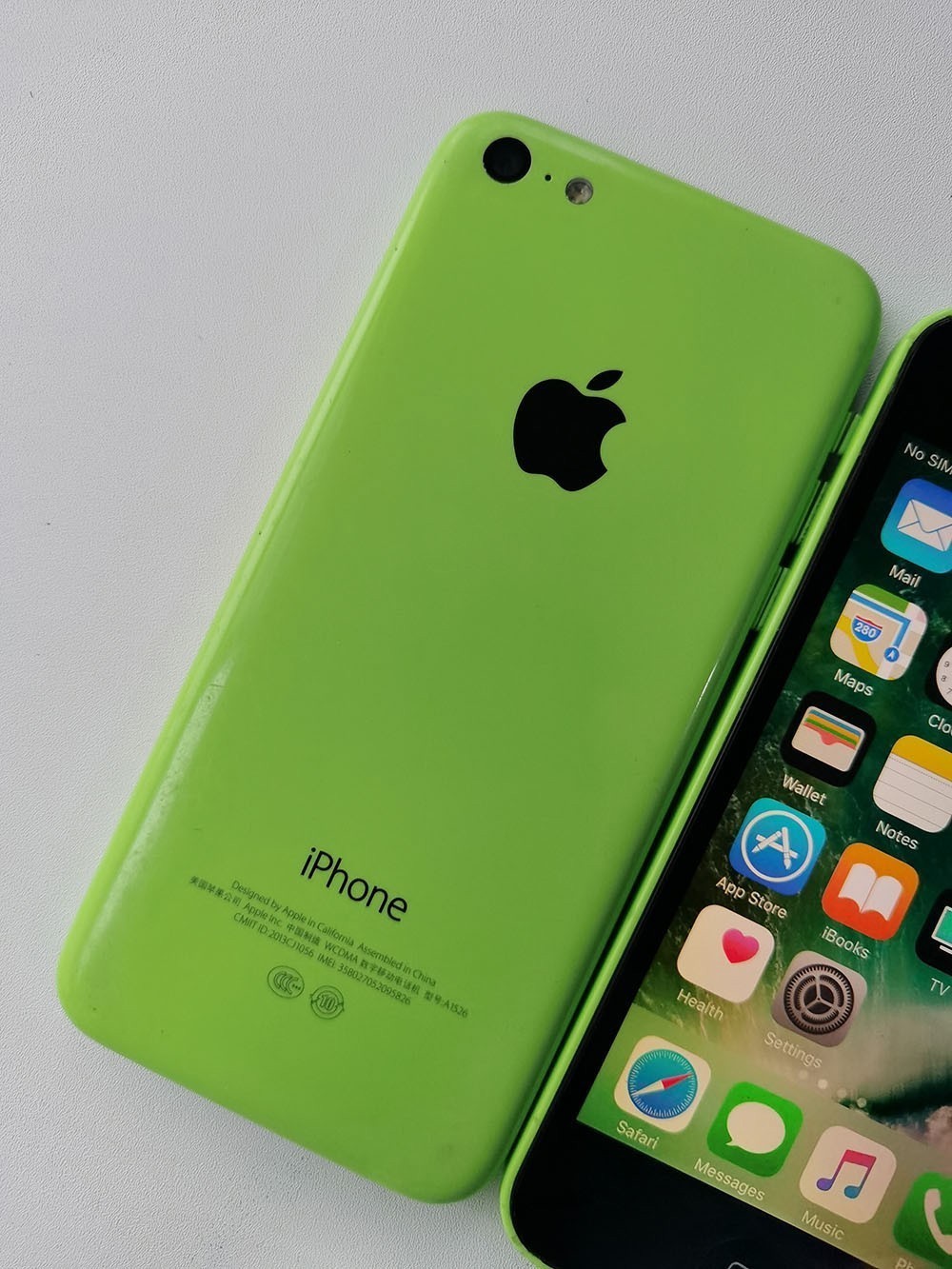 Apple iPhone 5c – 8 GB / 16 GB / 32GB – Green (Unlocked) Appearance 90% N ew