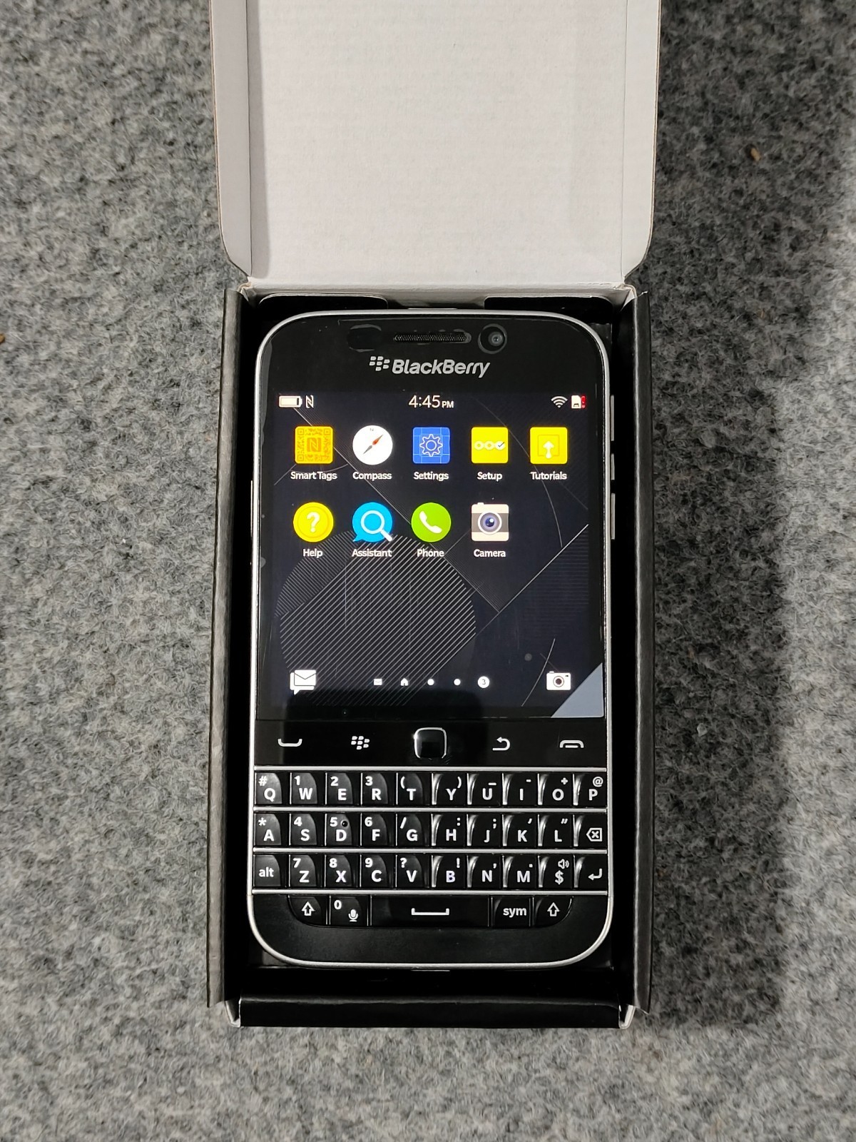 BlackBerry Classic Q20 16GB Factory UNLOCKED(4G) Keyboard Smartphone 90%