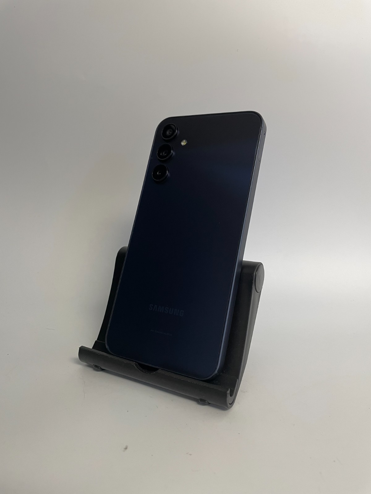 T-Mobile Samsung Galaxy A15 5G – 128 GB – Black – Very Good – Minor screen flaw