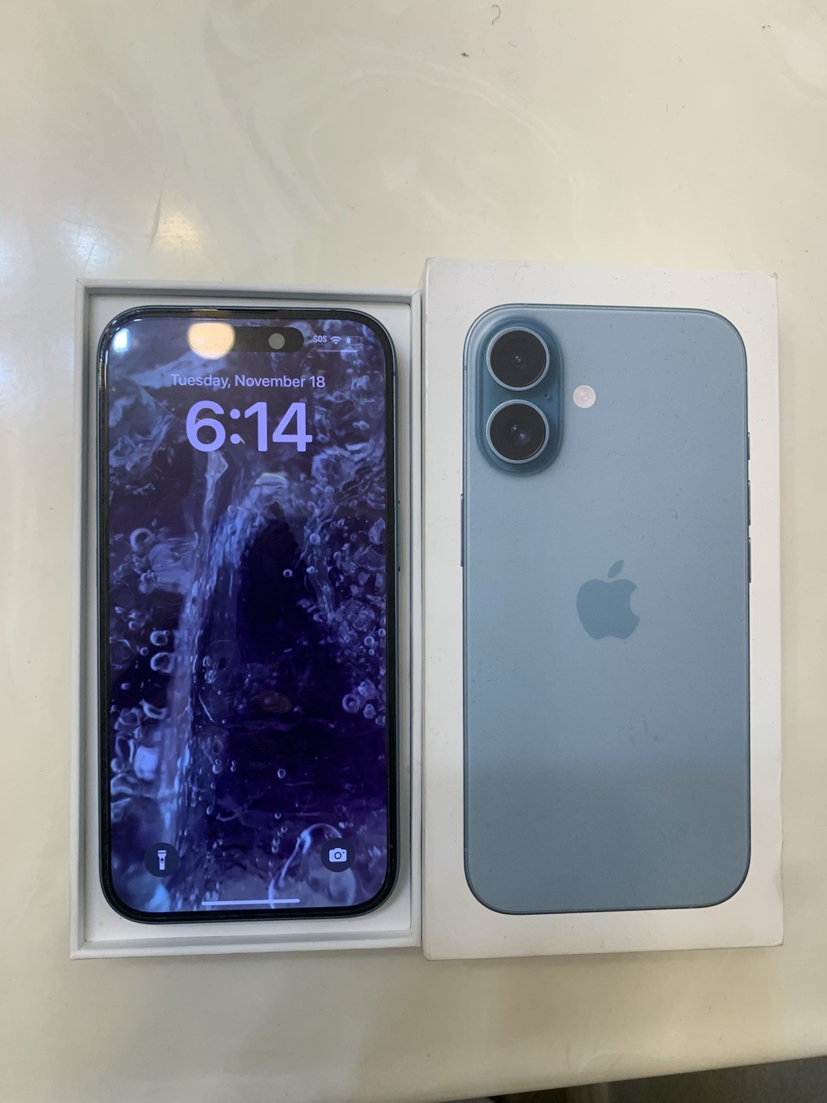 iPhone 16