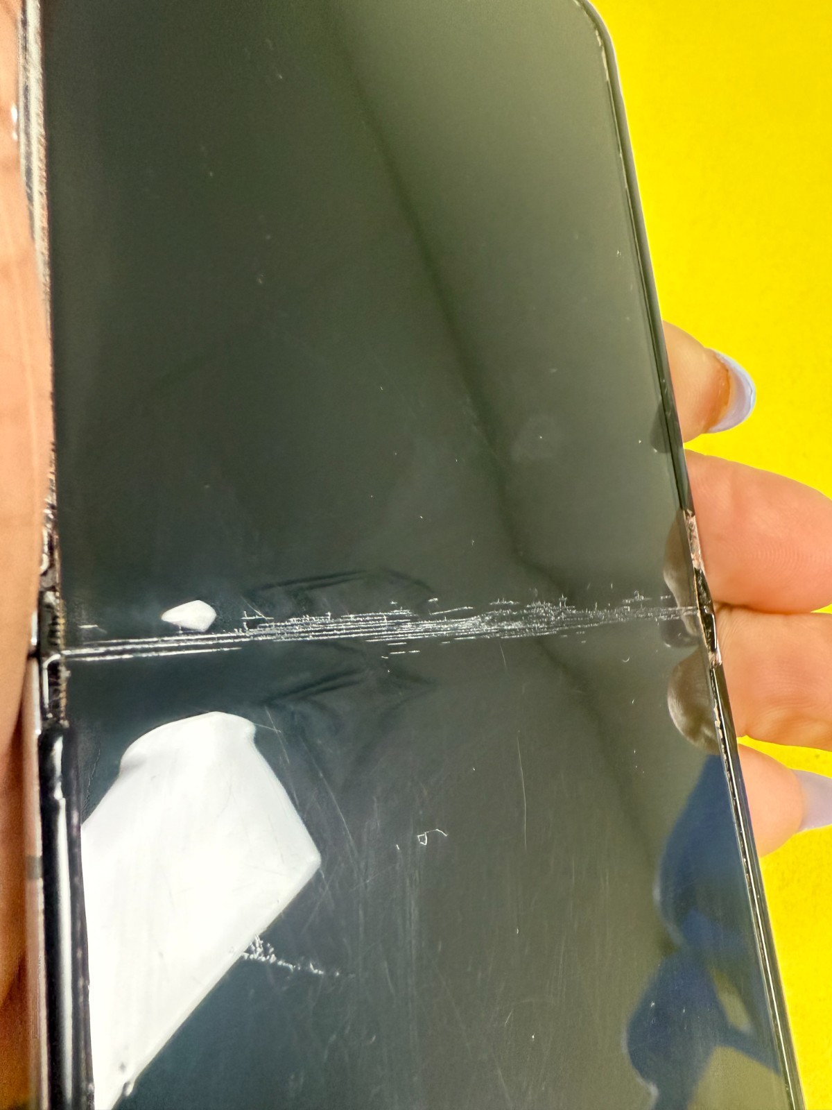 Samsung Galaxy Z Flip5 – 512GB Mint (Unlocked) Missing Trim / LCD Spot/Creasing