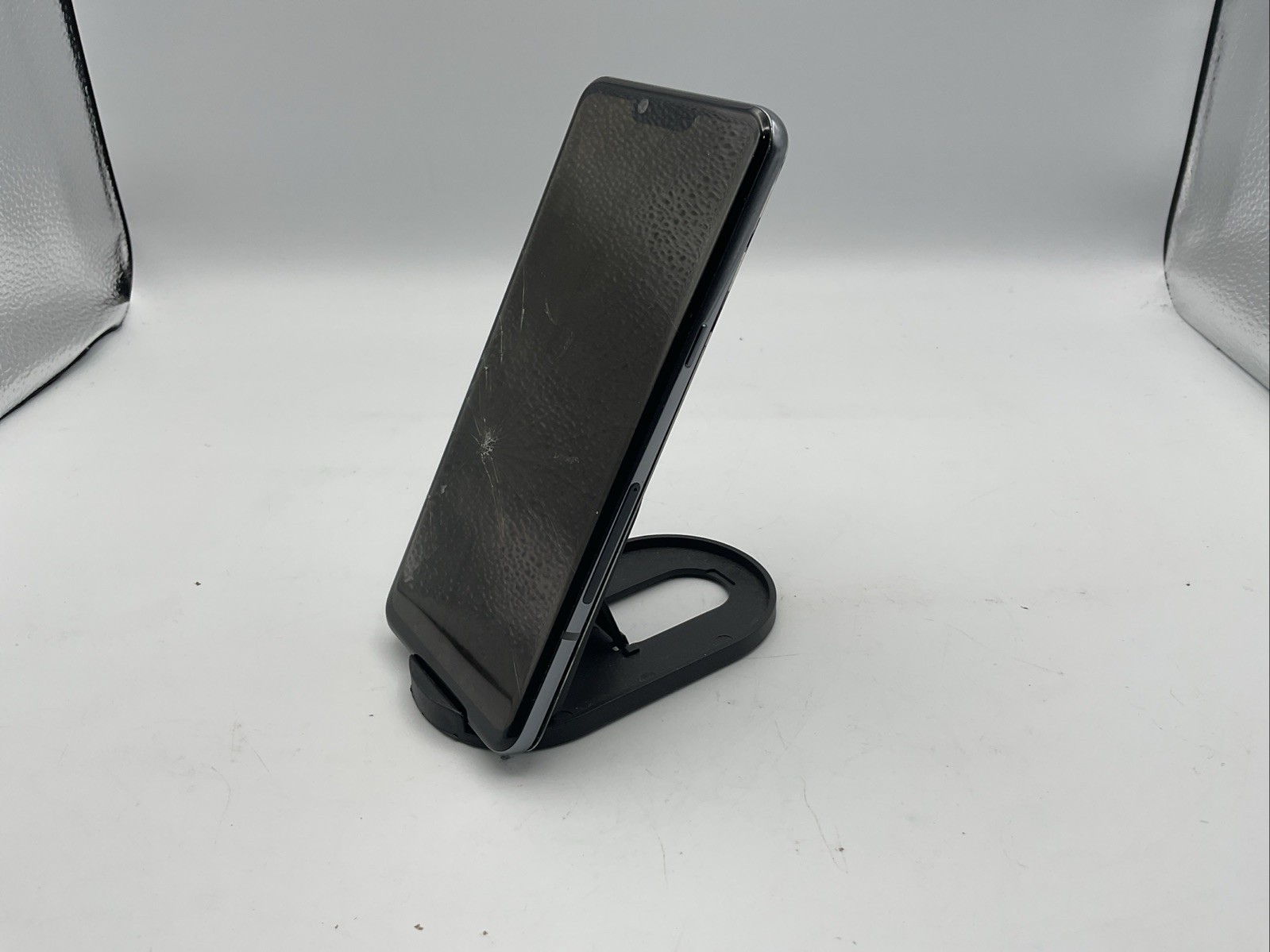 LG G8 ThinQ LM-G820UMP Aurora Black For Parts Only AT&T 7377