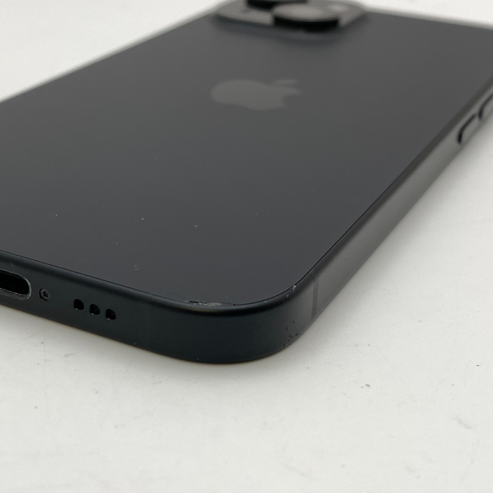 Apple iPhone 15 – 128GB – Black (AT&T/Cricket ONLY) – Good Condition