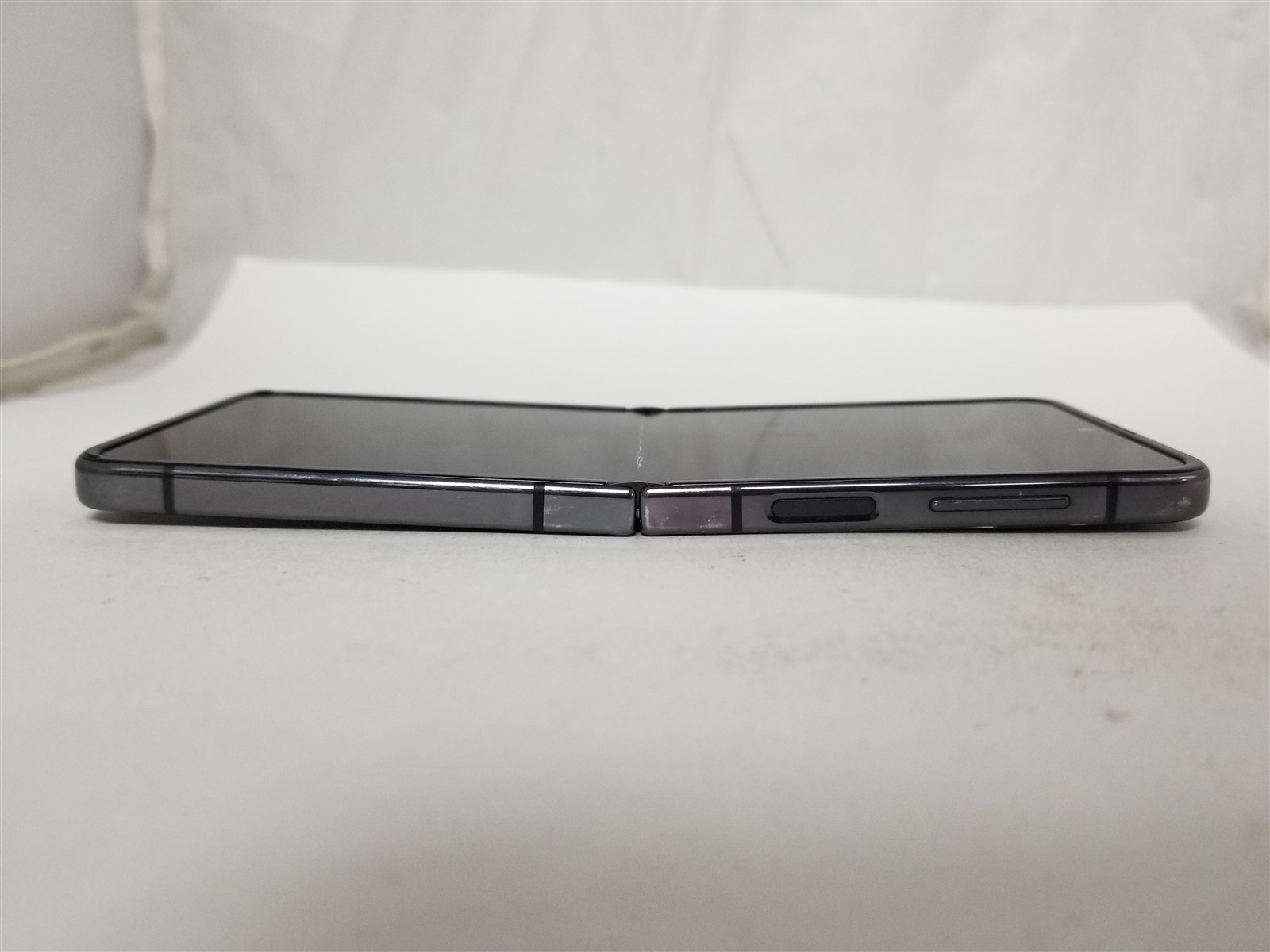 Samsung Galaxy Z Flip4 128GB Black SM-F721U (Unlocked) Discounted zW2984