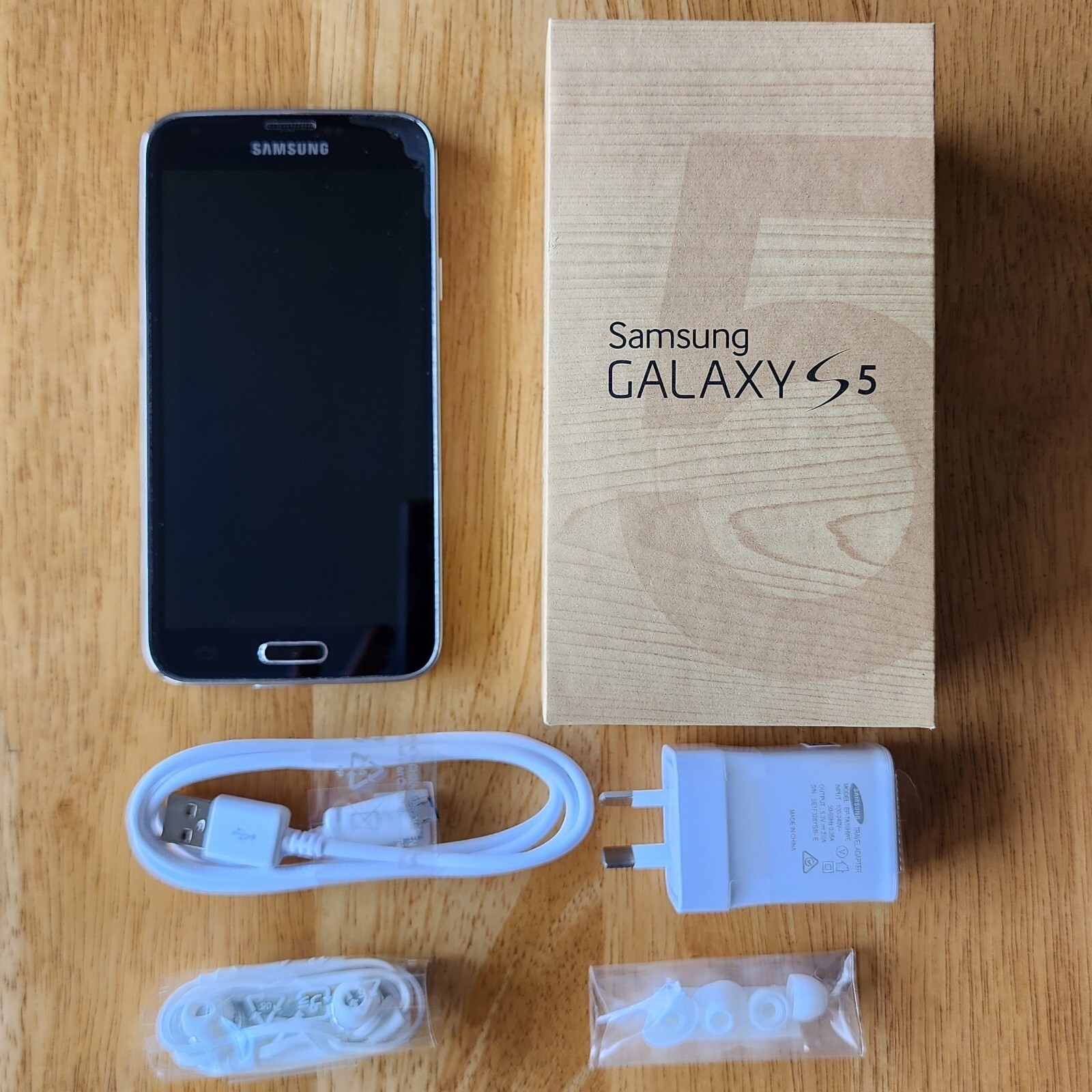 Samsung Galaxy S5 SM-G900I – 16GB – Charcoal Black (Unlocked) Smartphone
