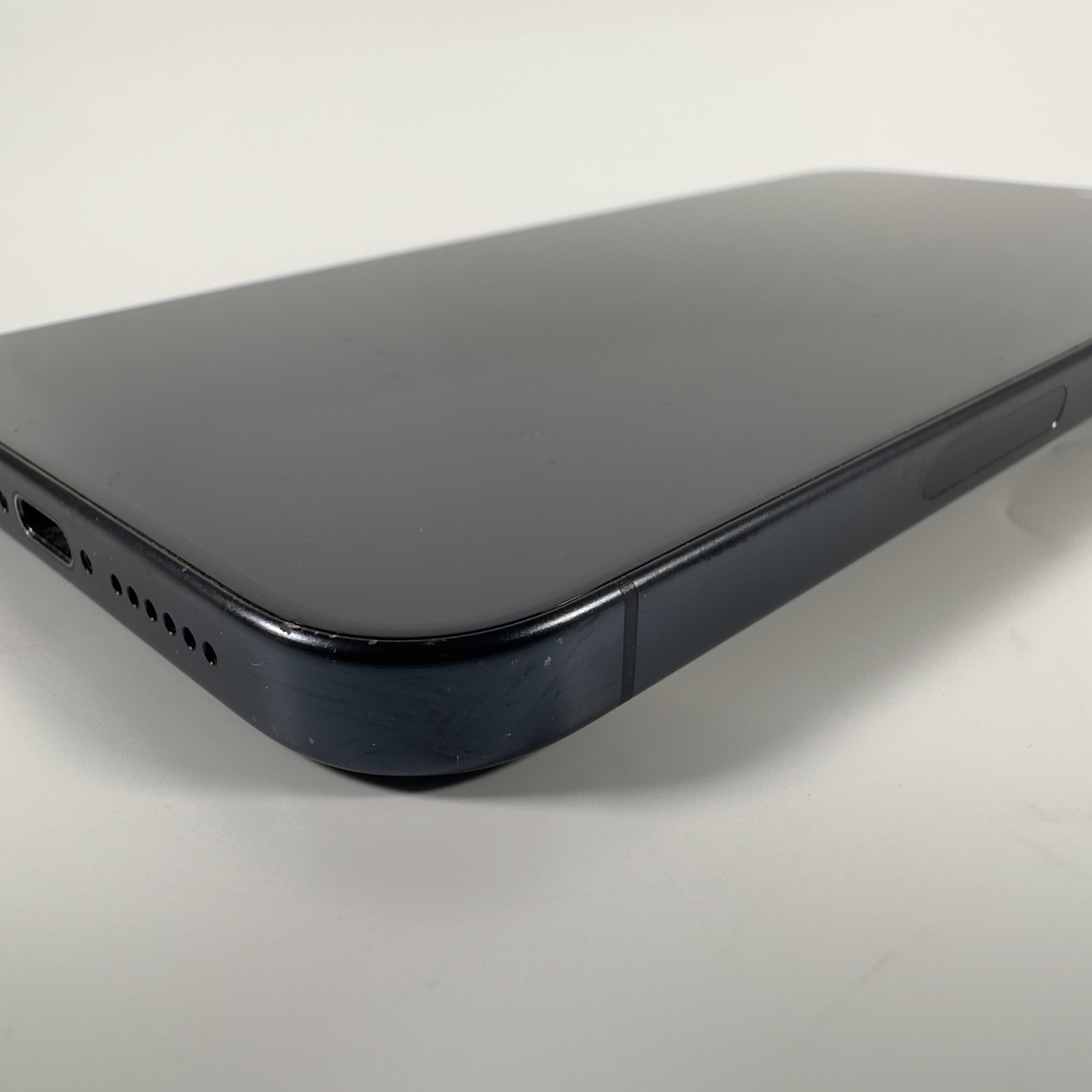Apple iPhone 15 Pro Max 1TB MU6J3LL/A | C Grade