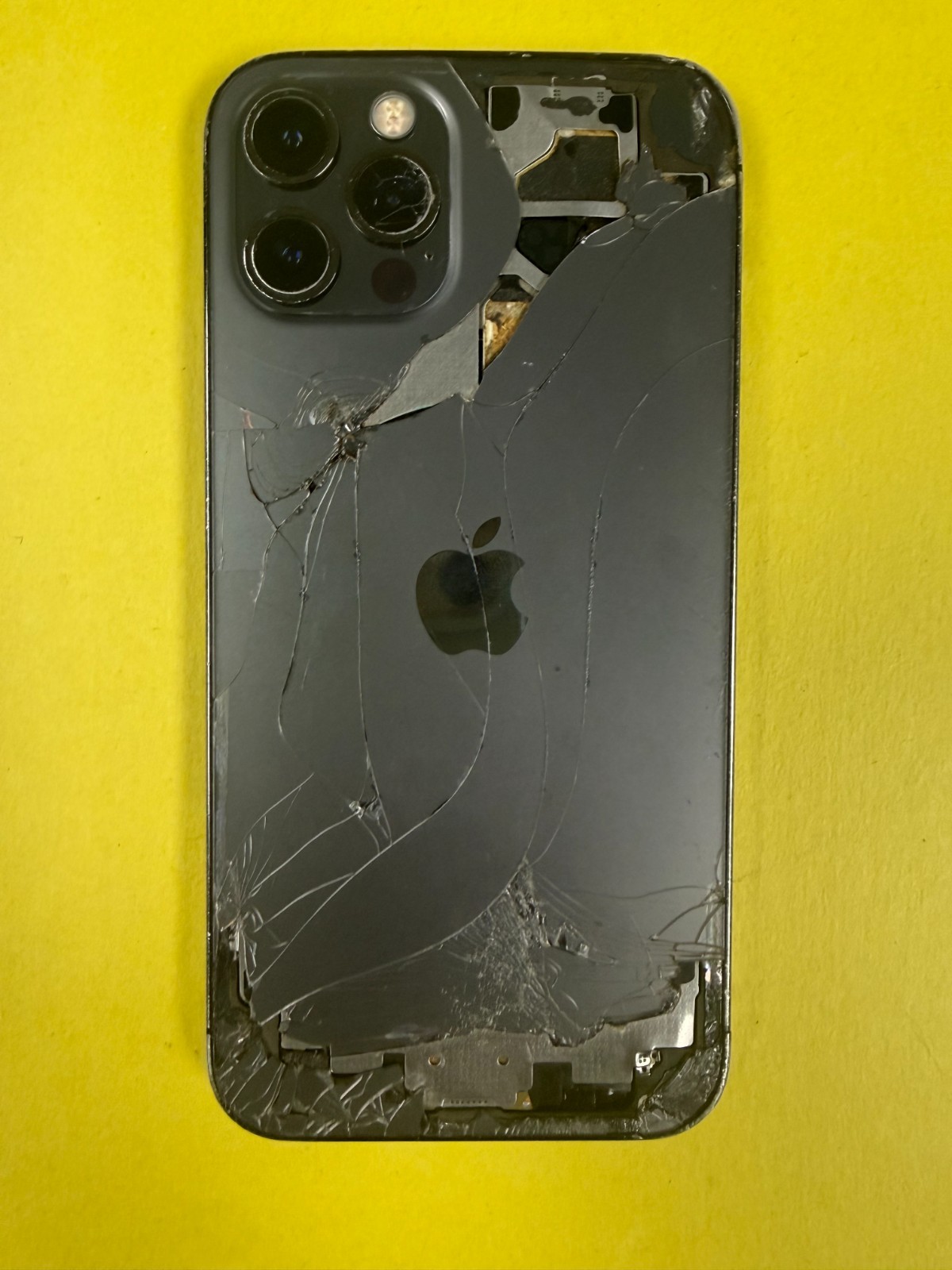 Apple iPhone 12 Pro – 128GB (T-Mobile) Cracked/ Non OEM Screen/ Cellular Issue