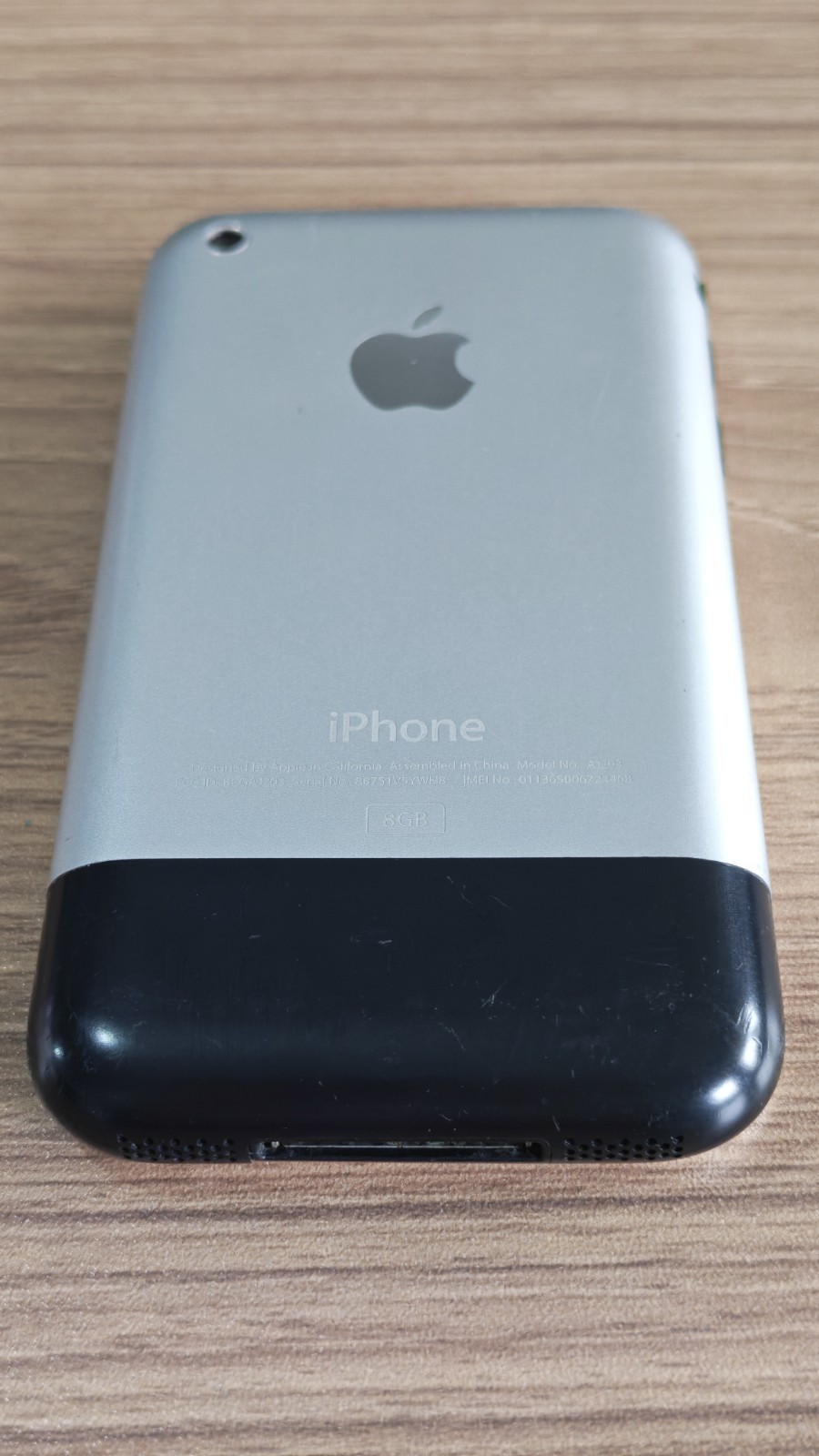 Apple iPhone 1st Generation iPhone 2G GSM Unlocked Gray 4/8/16GB iOS 1/iOS 3