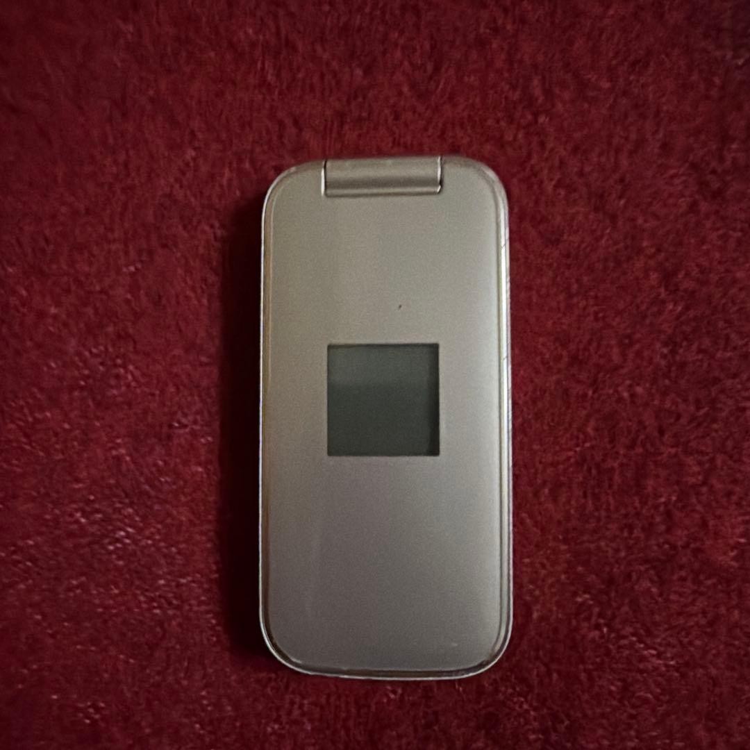 Fujitsu Docomo Raku Raku Mobile Phone F-01G Japanese Flip phone Garakei
