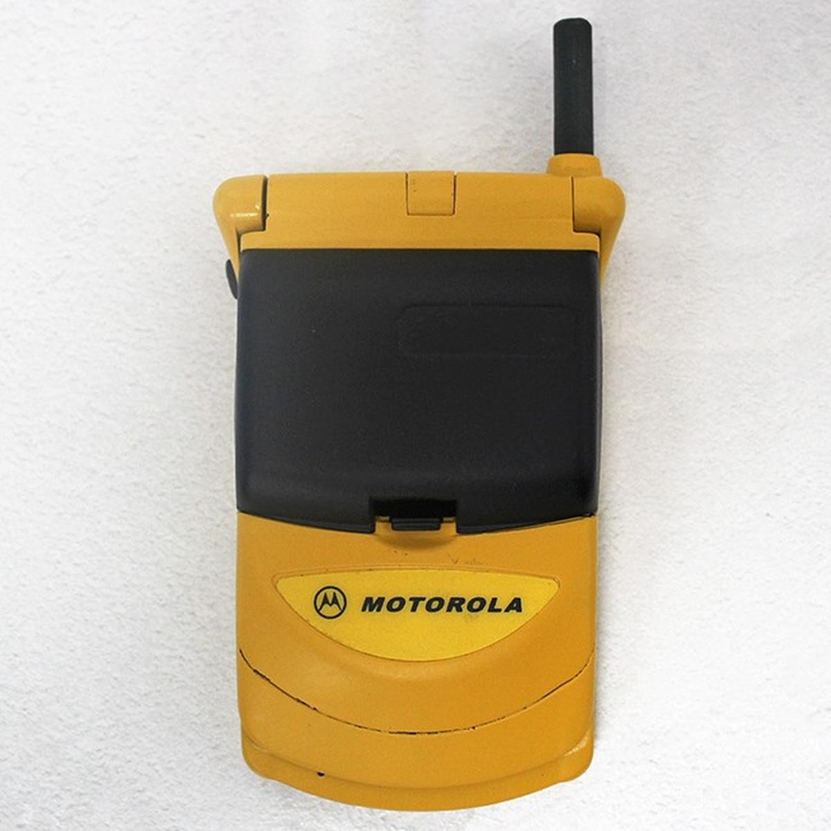 MOTOROLA STARTAC 338 YELLOW BLACK GSM 1996 MOBILE PHONE USED