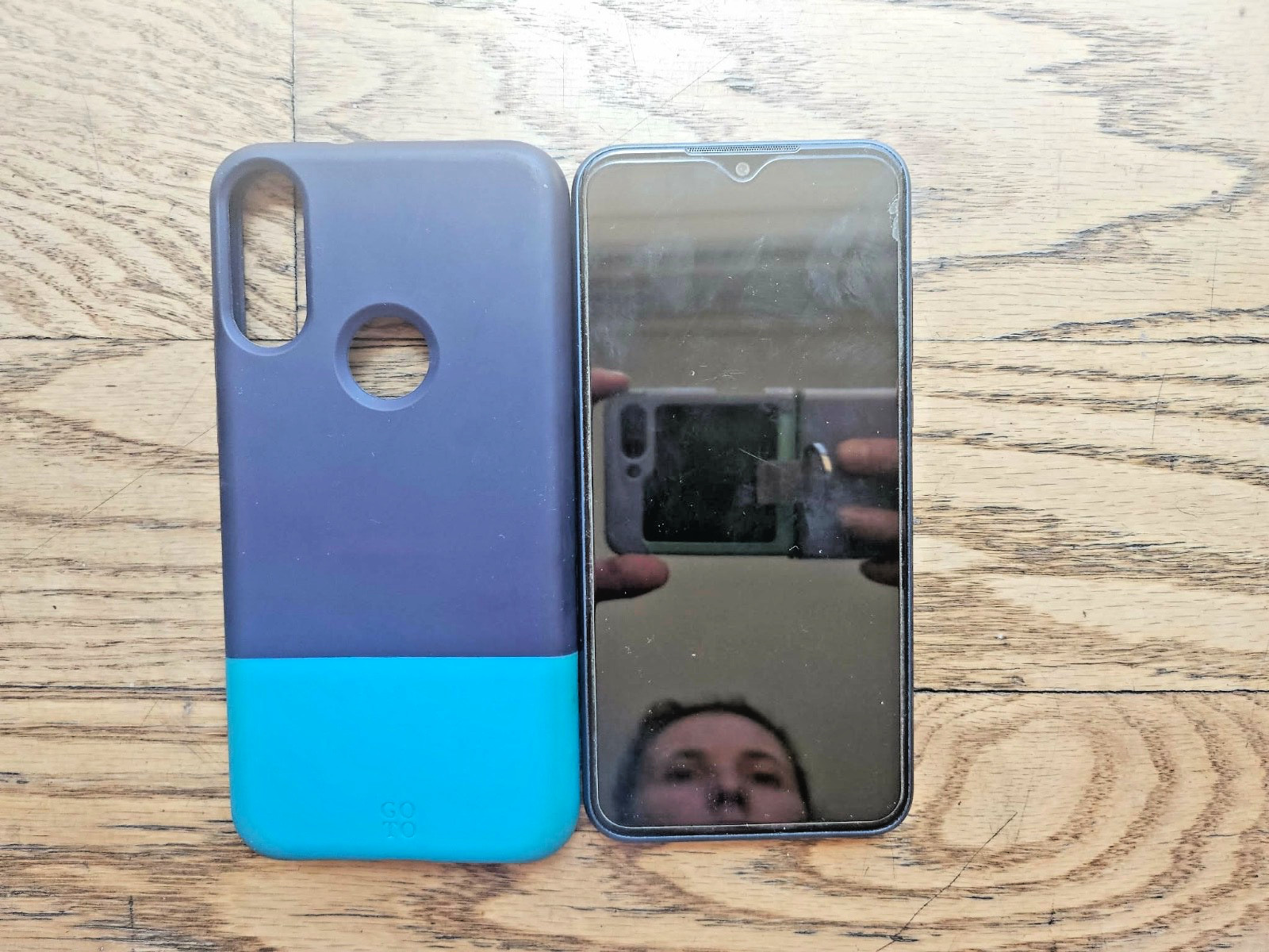 Motorola Moto E (2020) XT2052-6 Midnight Blue – UNTESTED / For Parts – w/ GoTo C