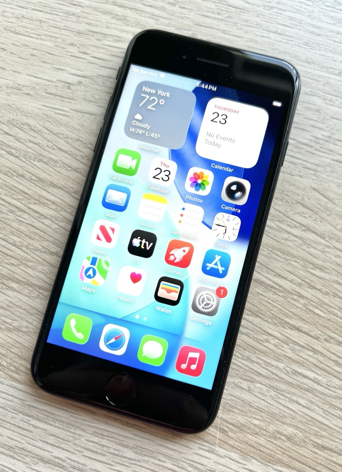 NICE APPLE IPHONE 8 – 64GB VERIZON UNLOCKED TMOBILE 96% BATT SMARTPHONE