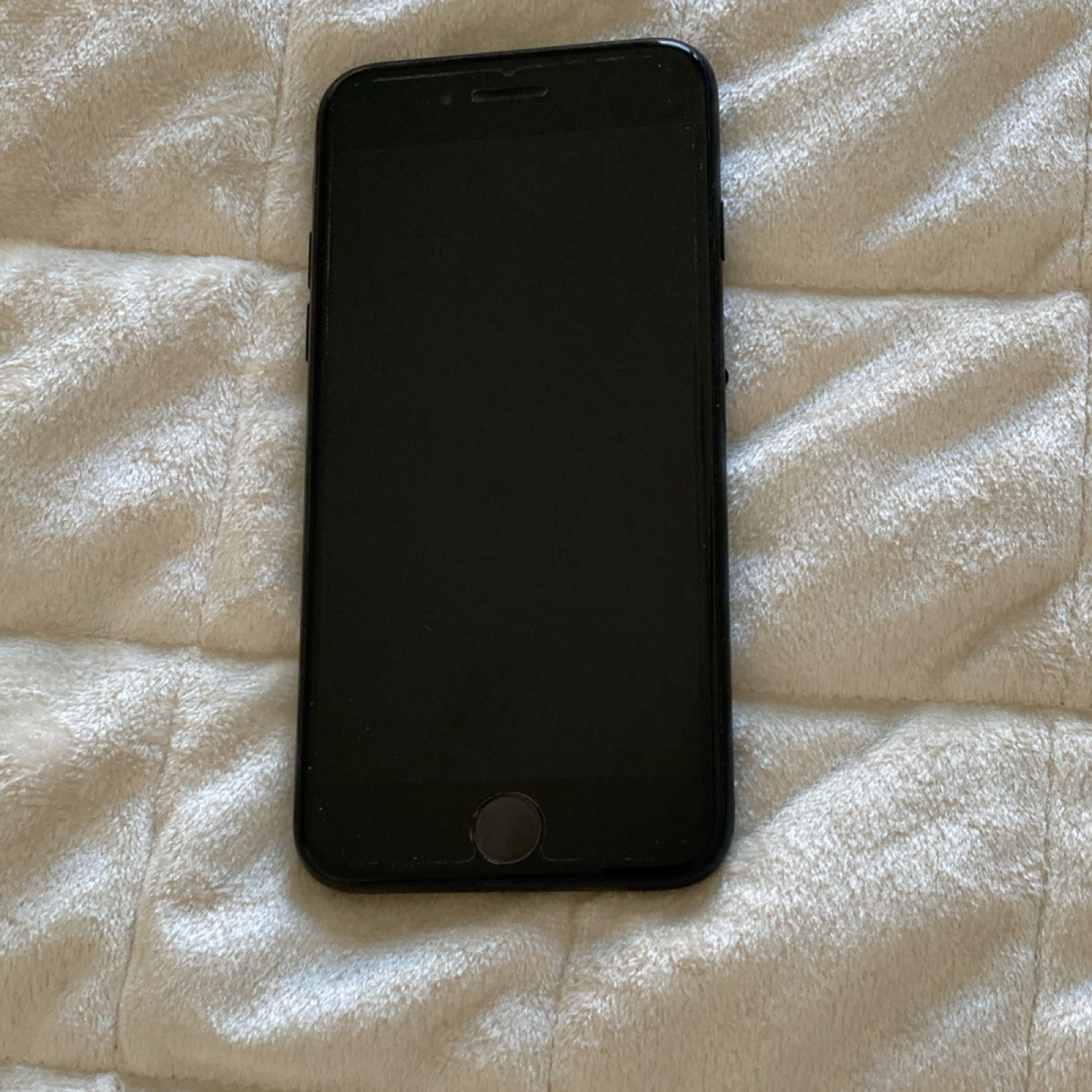 Apple iPhone 7 Black A1660, 12MP Camera, Wi-Fi, Bluetooth, Lightning, GPS