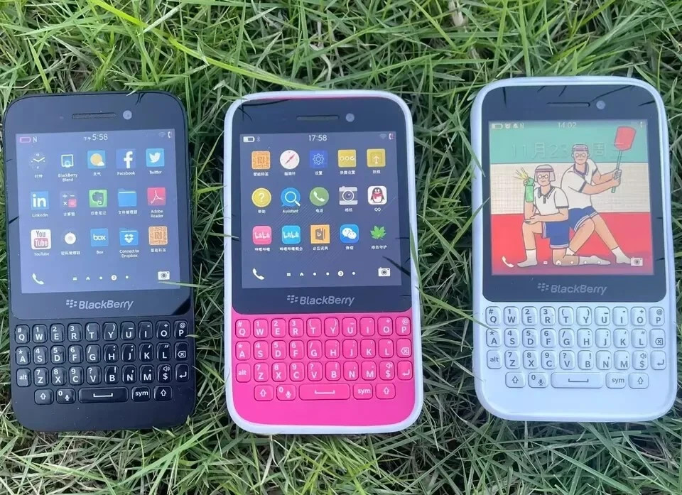 BlackBerry Q5 Unlocked 4G LTE WiFi 8GB 5MP Unlocked Keyboard Smartphone