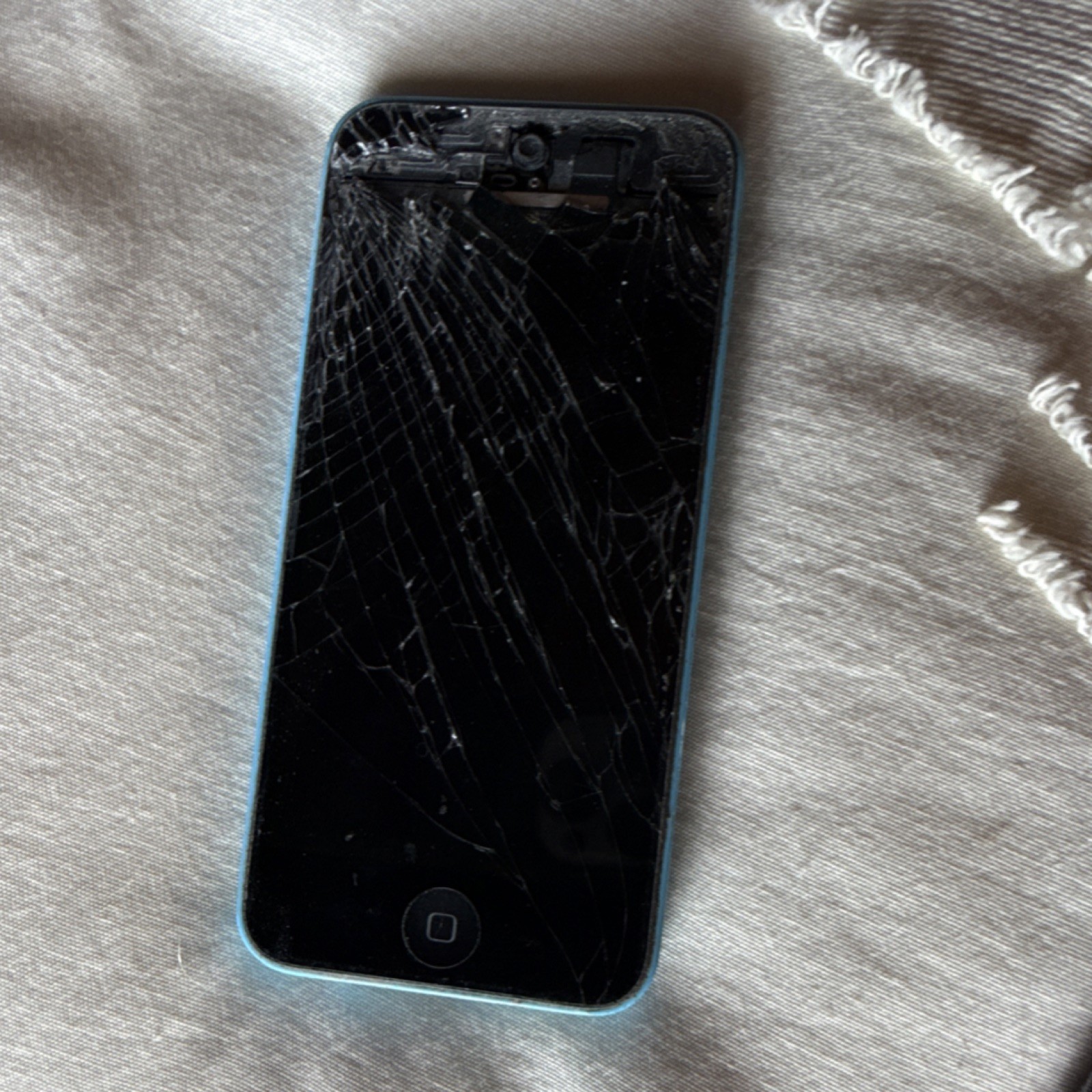 Apple iPhone A1532 Blue 8MP Camera Bluetooth Wi-Fi Lightning Smartphone