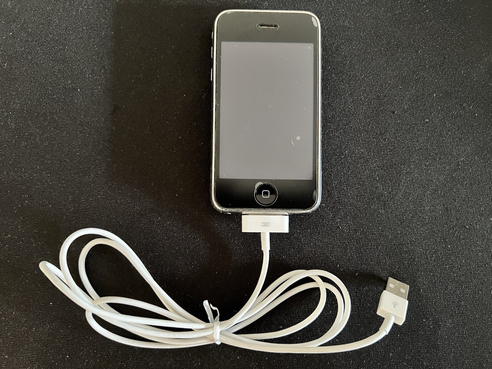 Apple iPhone 3G 8GB Black – Still Functional – With Proper Charge Cord – Vintage