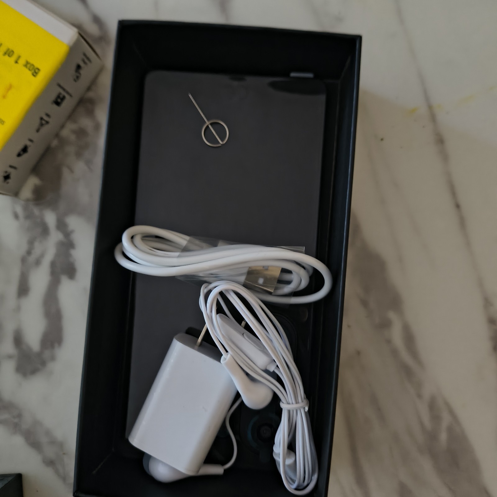 This unlocked Android smartphone 6.9″ HD display, 12GB of RAM, and 512GB