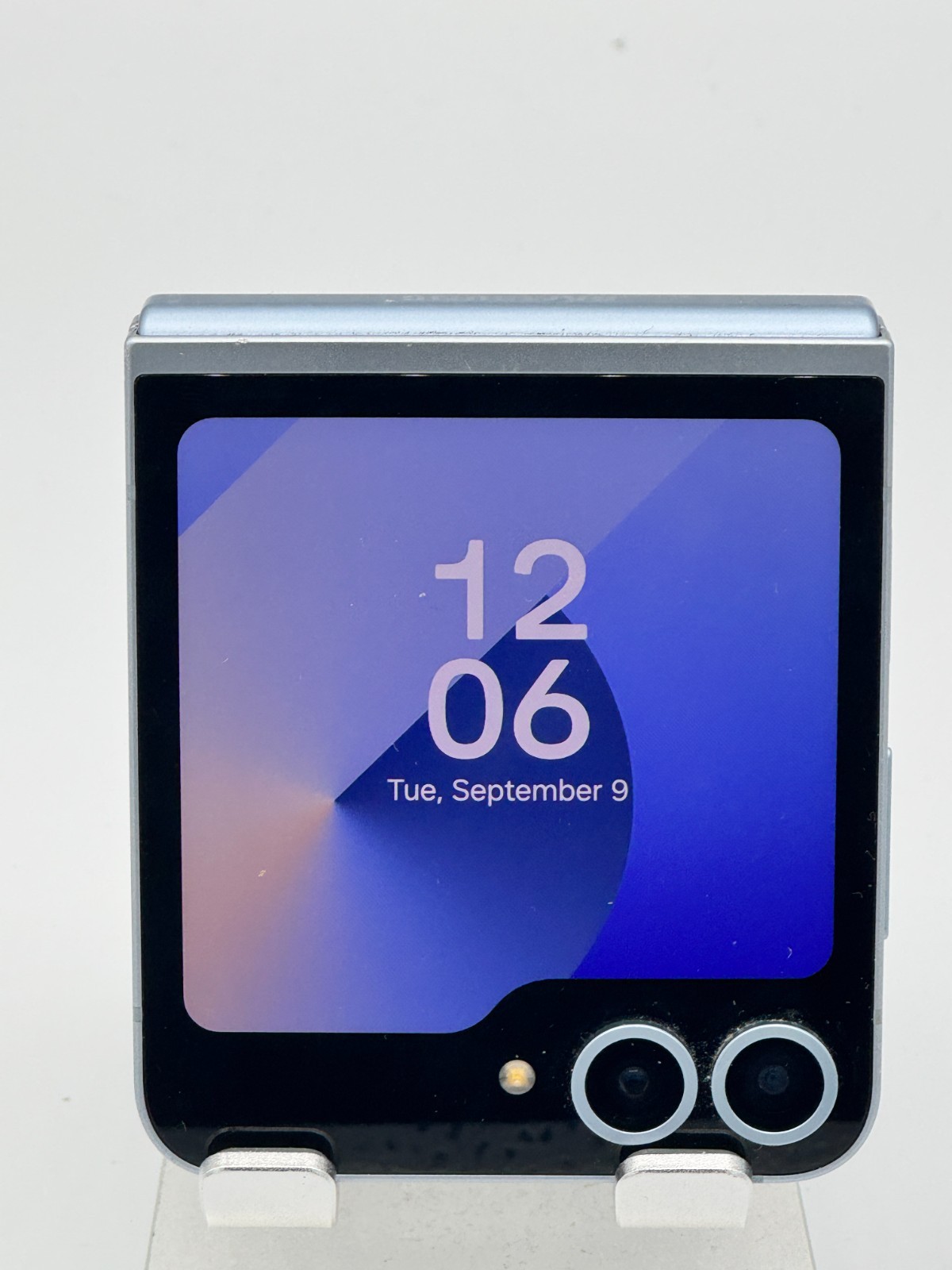 Samsung Galaxy Z Flip6 – 512 GB – Blue (Unlocked)- SCREEN ISSUE- 95% Battery