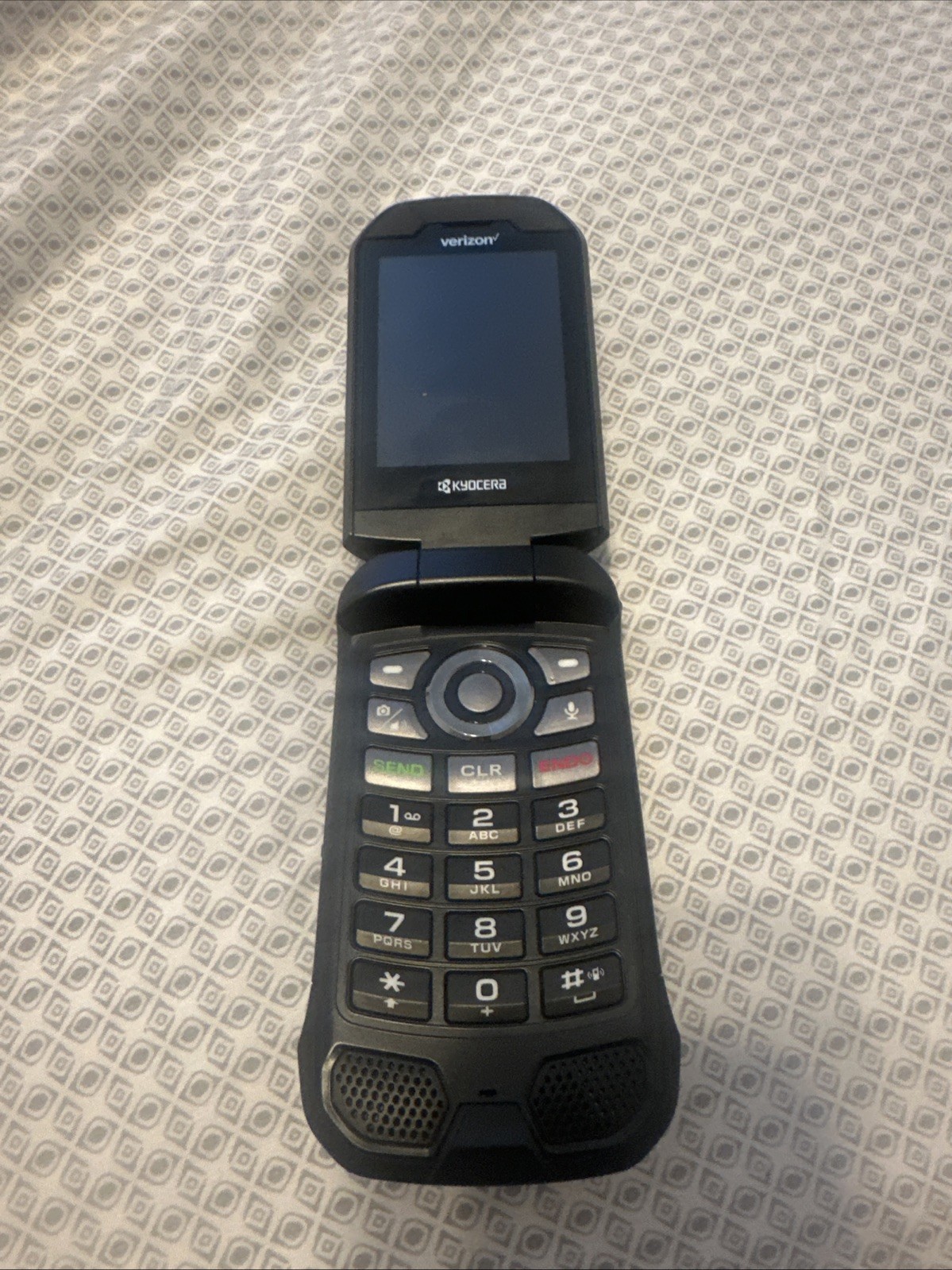 Kyocera DuraXV Extreme+ PLUS4G LTE – Flip Phone (Parts only) No Cord Read Descr.