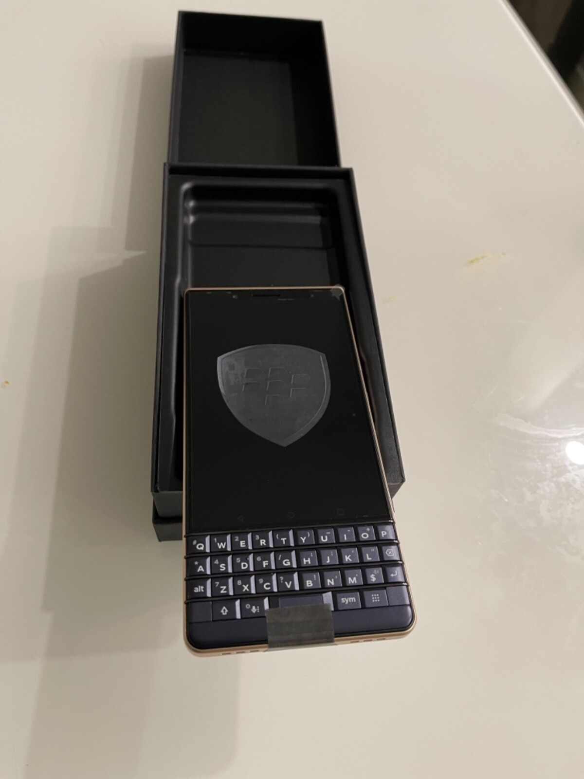 BlackBerry KEY2 LE BBE100-5 – 64 GB – Champagne Gold (Unlocked) (Dual SIM)Smart
