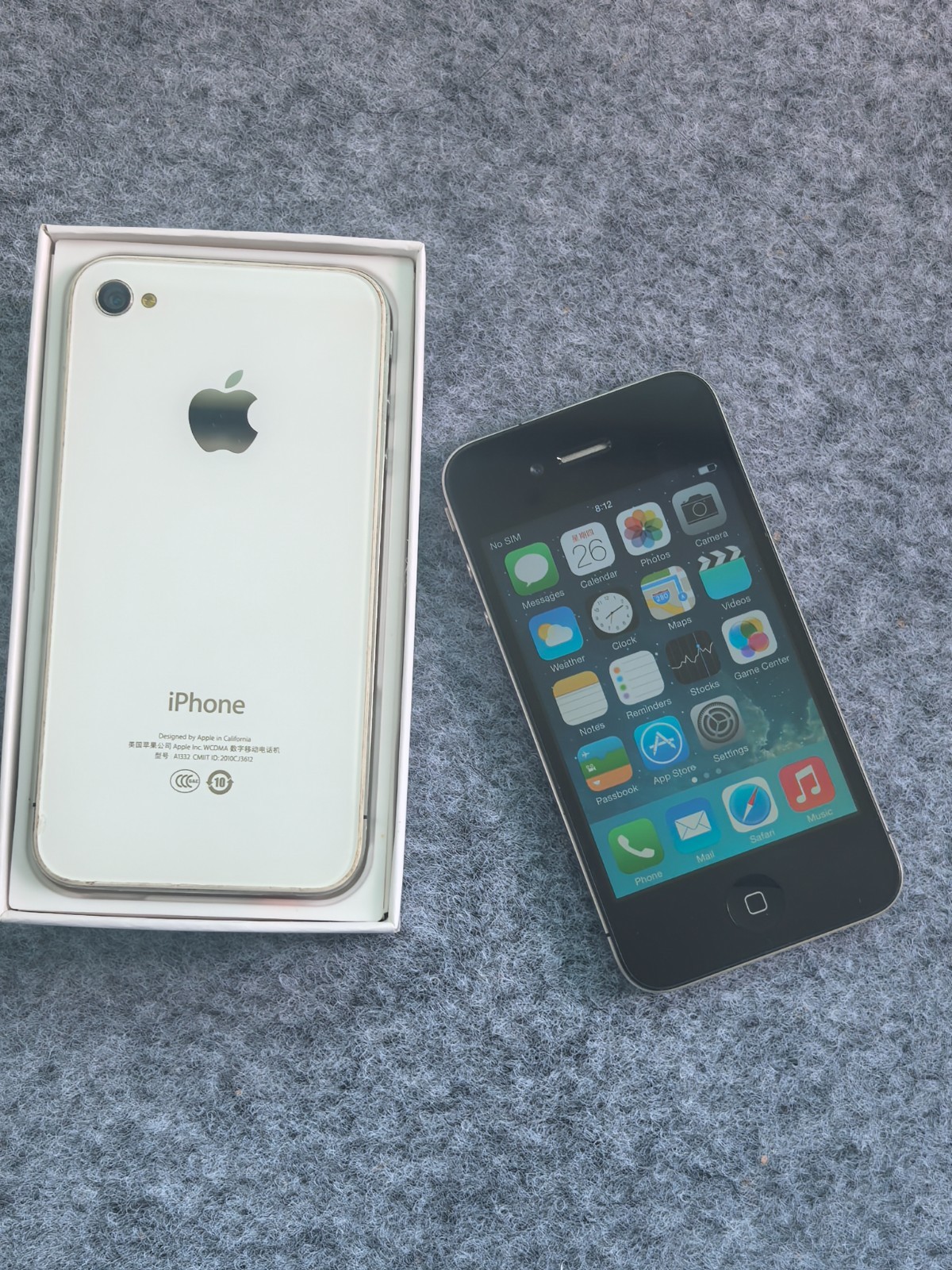 Apple iPhone 4 White Black Factory UNlocked Full Working Smartphone Good GIFT