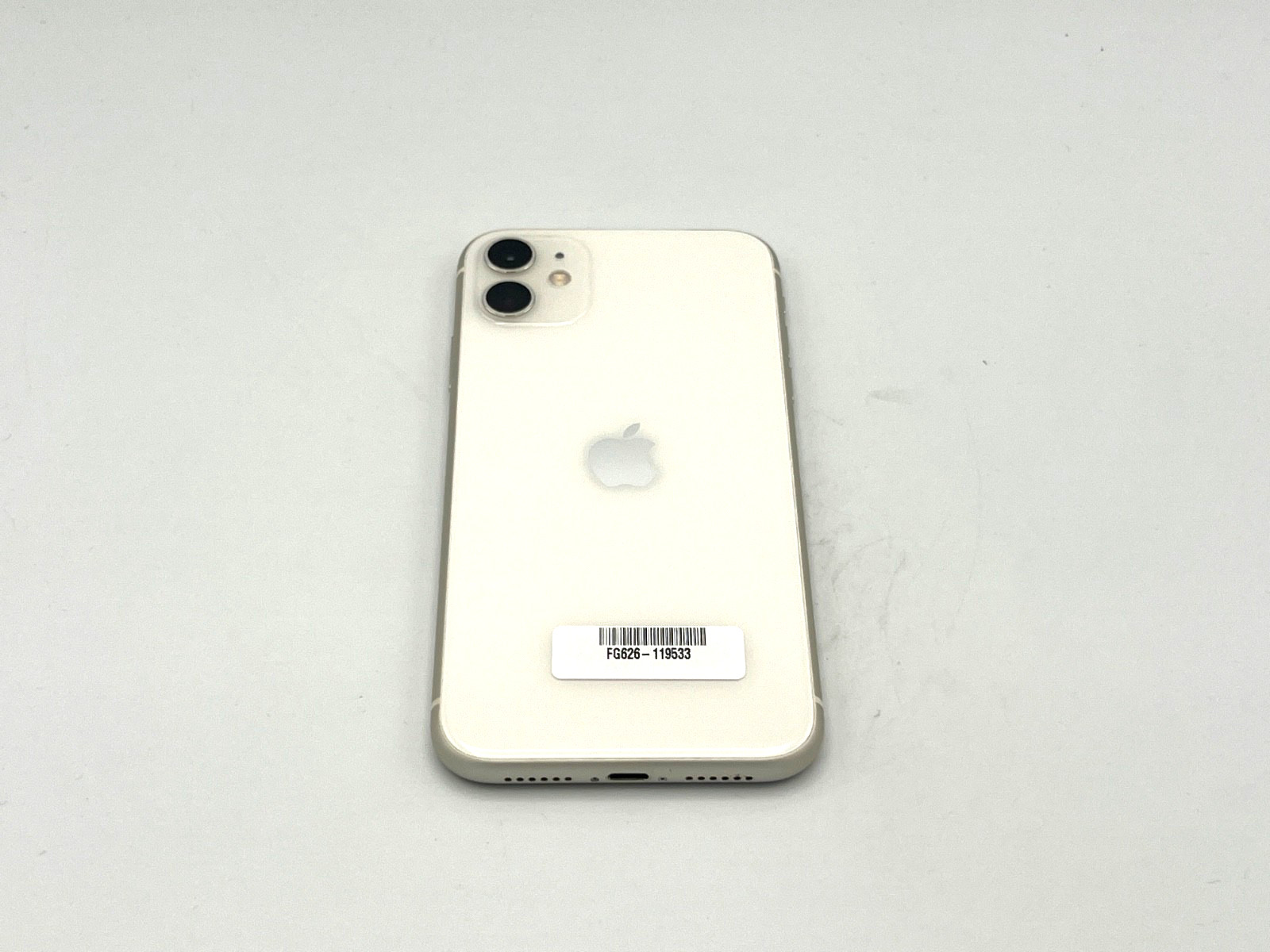 Apple iPhone 11 | 64GB | White | Unlocked | Grade C | READ
