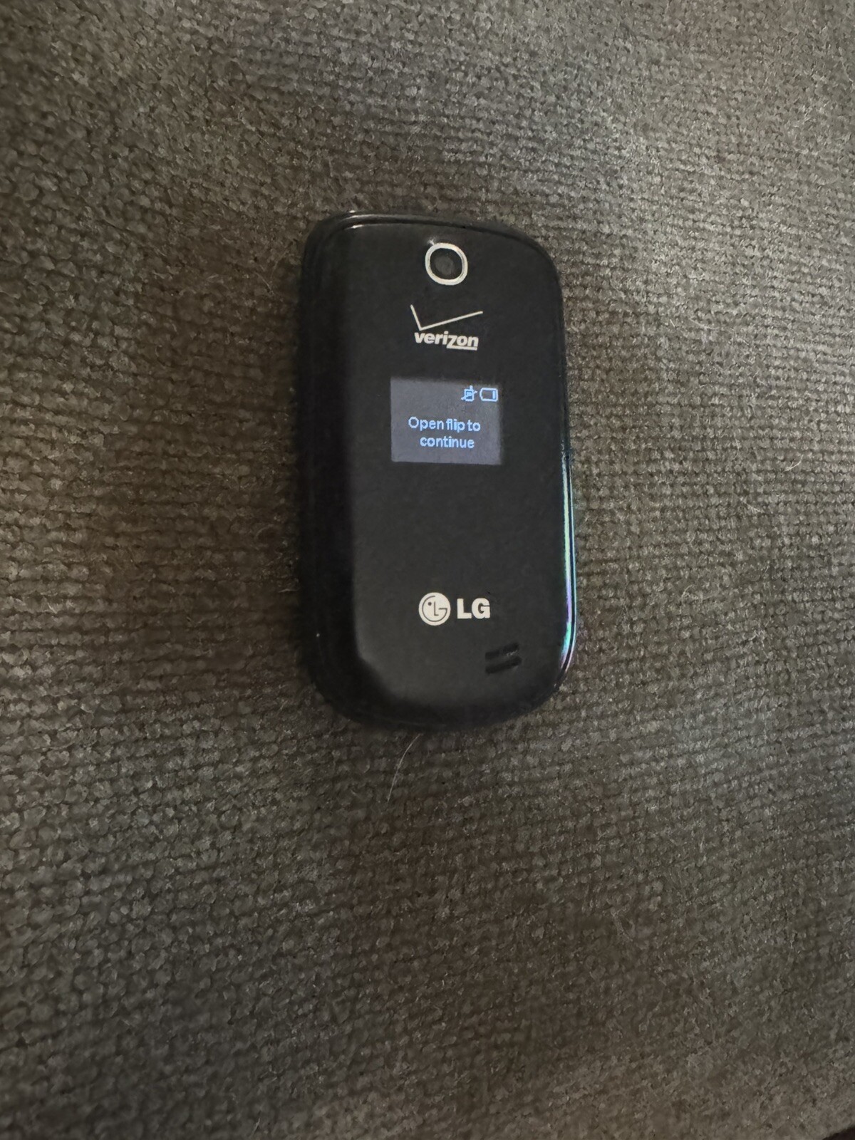 LG Revere 3 LG-VN170 Flip Cellular Phone Verizon Black Bluetooth 2.2″ LCD Screen