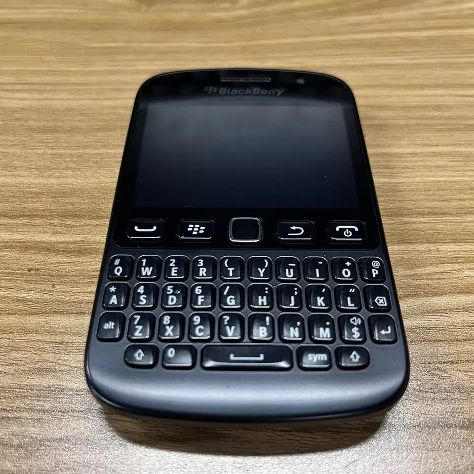 BlackBerry 9720 Unlocked Cellphone 3G WIFI 5MP Camera FM Radio Black & Pink SALE