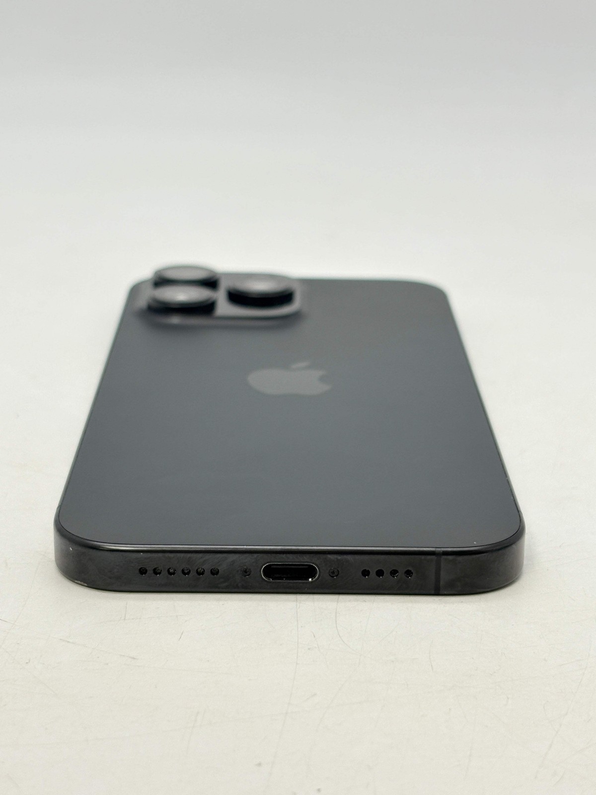 Unlocked Apple iPhone 16 Pro Max 6.9″ A3084 BH90% 256GB Black Titanium