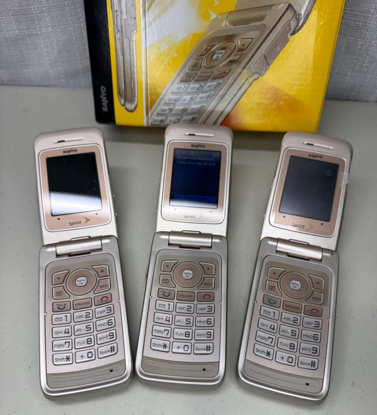 Lot of 3 Sanyo Katana DLX SCP-8500 Champagne Flip Cell Phones Sprint