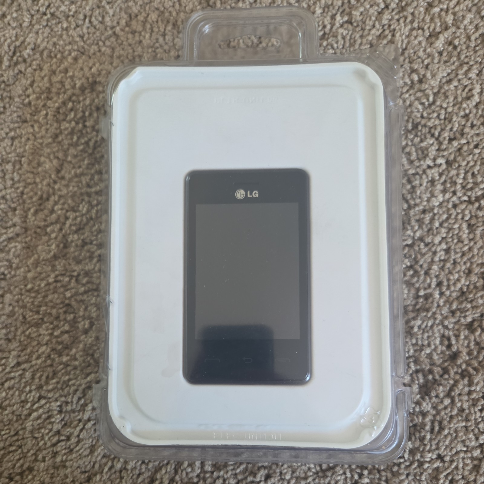 LG 840G Prepaid Phone TracFone Black New