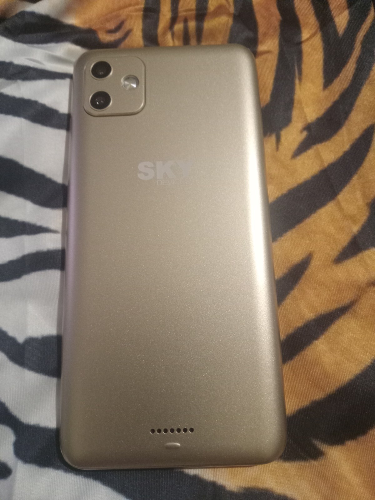 Gold Elite P55 Sky Device Cell Phone