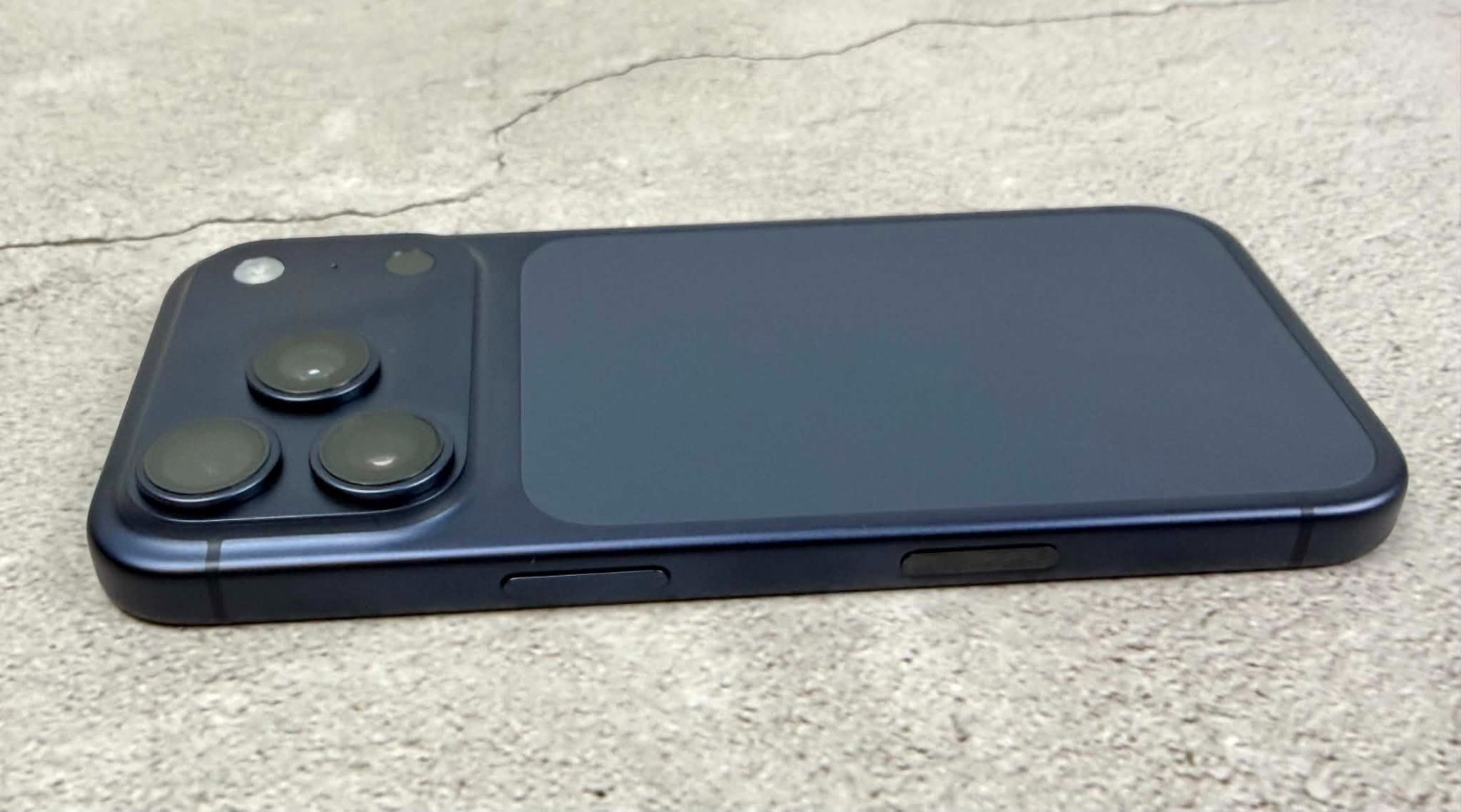 Apple iPhone 17 Pro A3256 Unlocked 256GB Deep Blue Mint condition Battery 100%