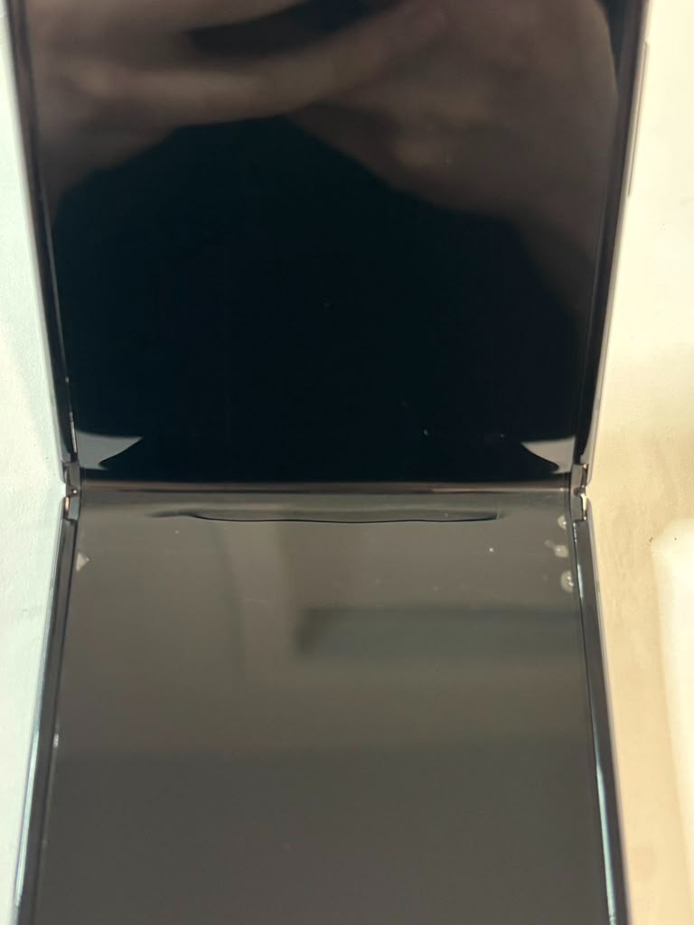 Used Samsung Galaxy Z Flip 4 5G Verizon Locked Foldable 128GB Black (Acceptable)