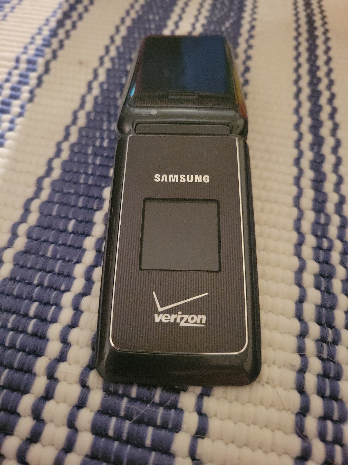 Samsung Haven SCH-U320 24 MB Charcoal Gray Verizon Flip Cellular Phone Grade C