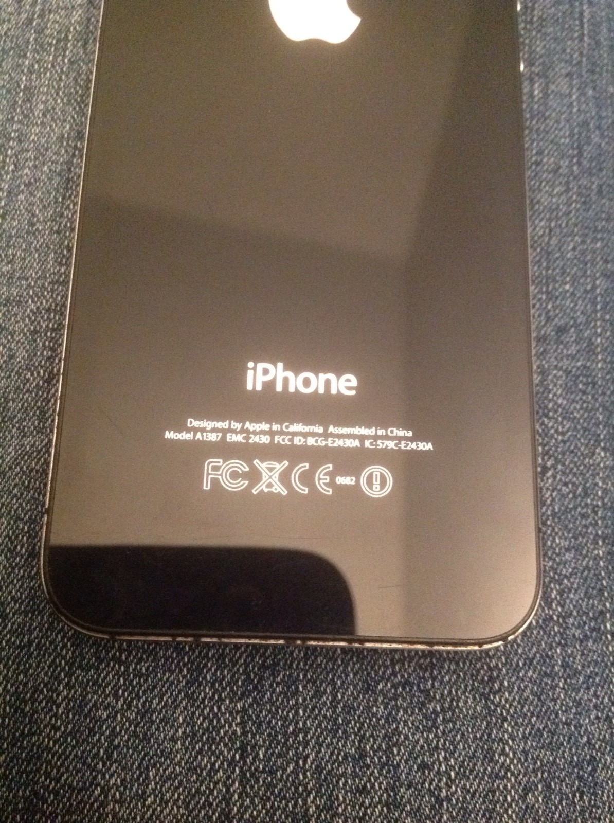 Apple iPhone 4s – 16GB – Black (Verizon) A1387 (CDMA + GSM)