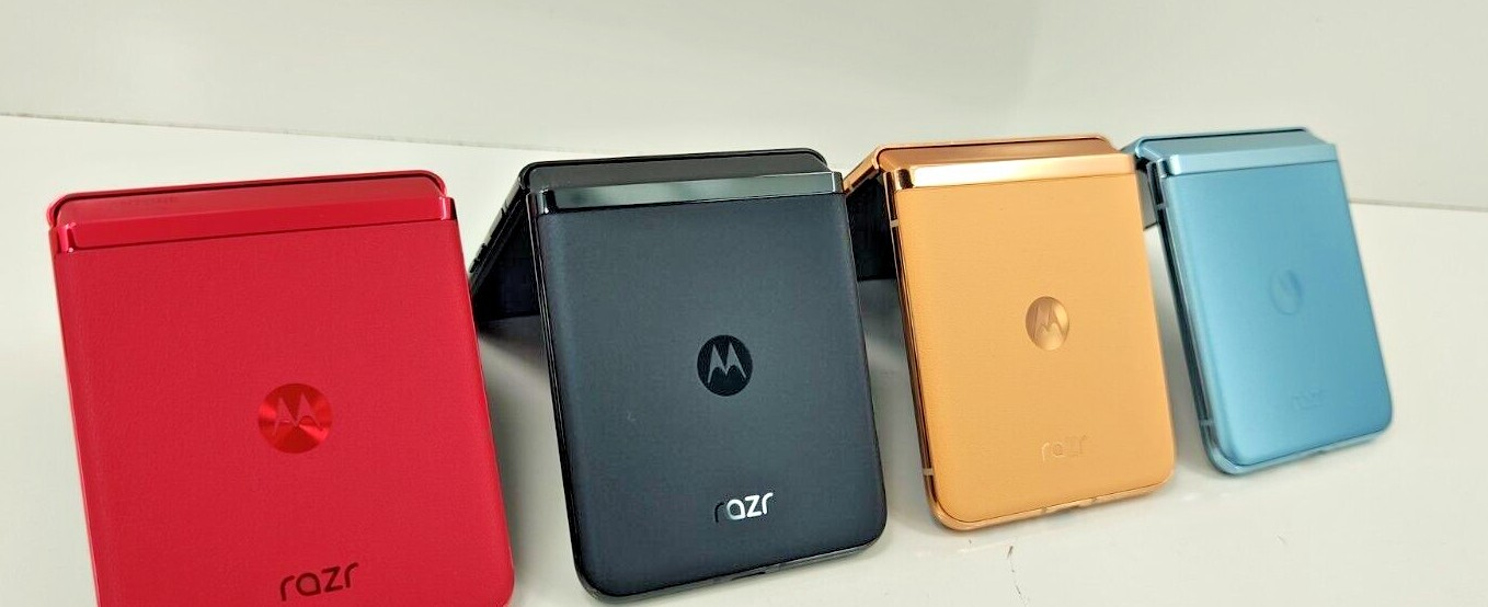 Moto Razr 40 Ultra 5G XT2321-1 5 8GB RAM/256GB Foldable 6.9″ Infinite 4 Colors