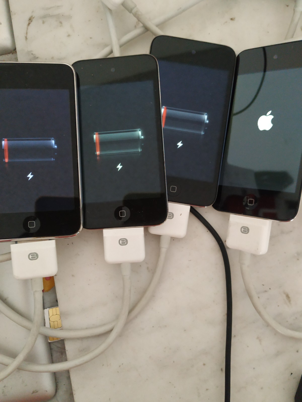 Lot of 37 Apple iPod Touch 4th Gen/ 2nd Gen /1st 8GB and 16GB( 1pc) for parts