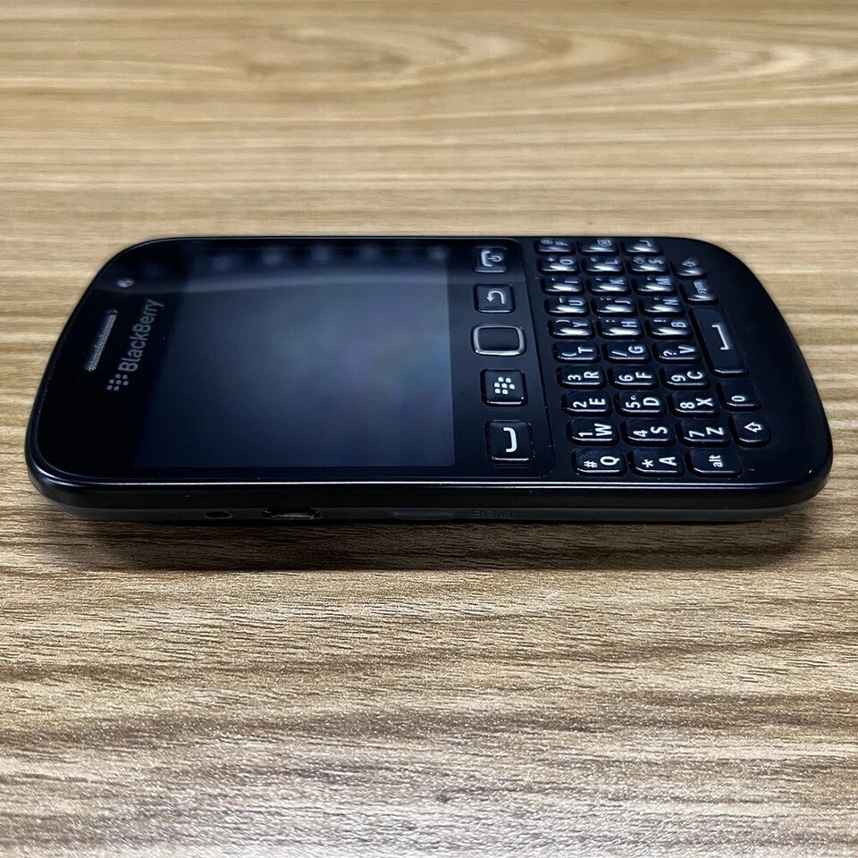 BlackBerry 9720 Unlocked Cellphone 3G WIFI 5MP Camera FM Radio Black & Pink SALE