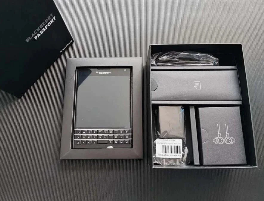 BlackBerry Passport Q30 (SQW100-1) 4G 32GB+3GB Red Black Unlocked Smartphone